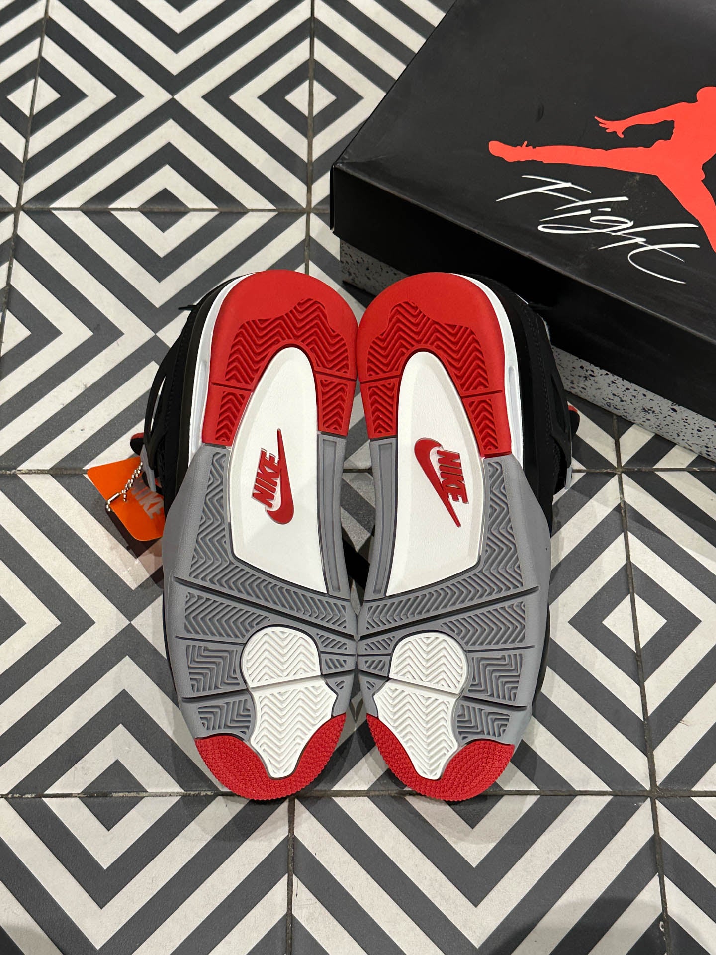 Jordan 4 Bred 2019 (Taille 41)