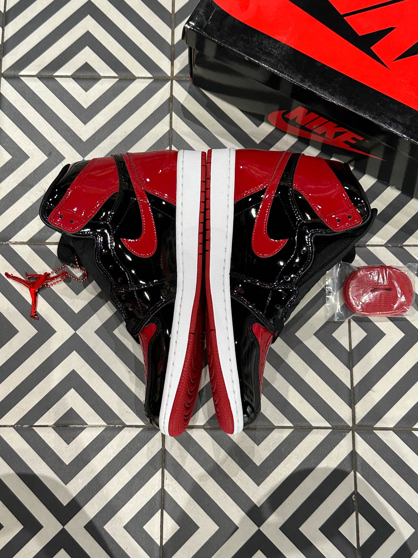 Jordan 1 High Patent Bred (Taille 40)