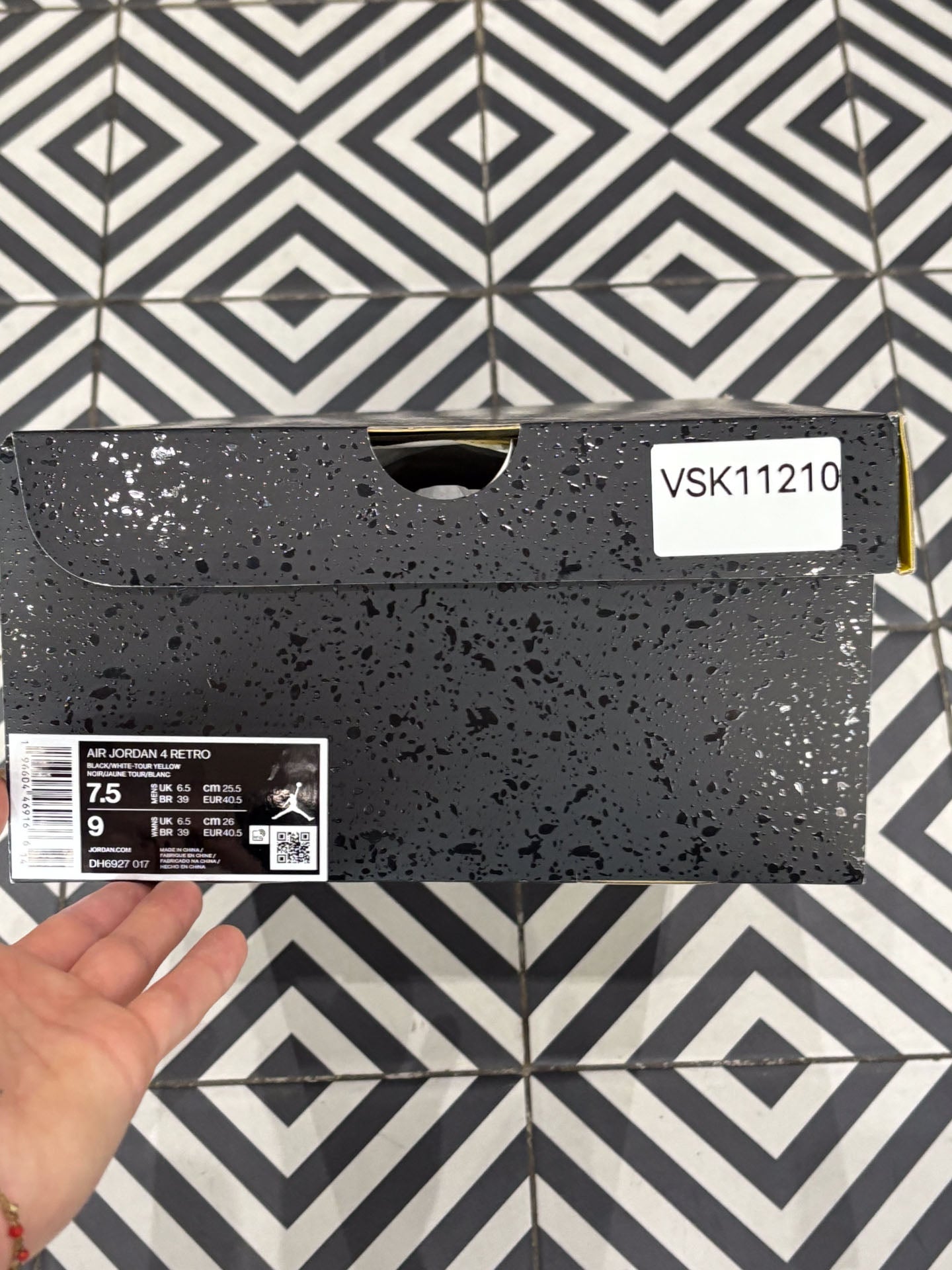 Jordan 4 Thunder (Taille 40,5)