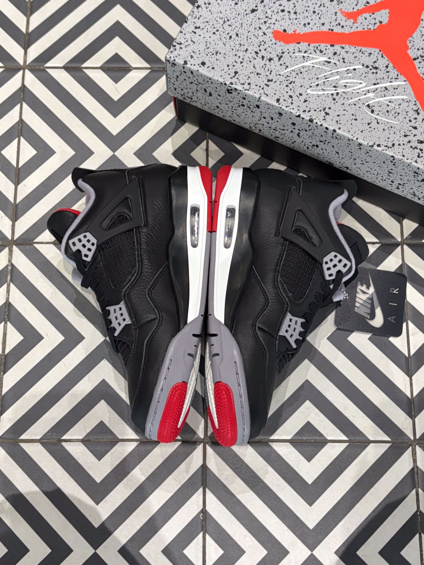 Jordan 4 bred Reimagined (Taille 40,5)