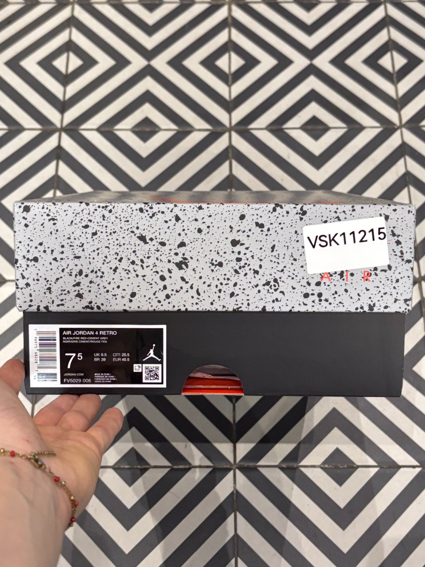 Jordan 4 bred Reimagined (Taille 40,5)