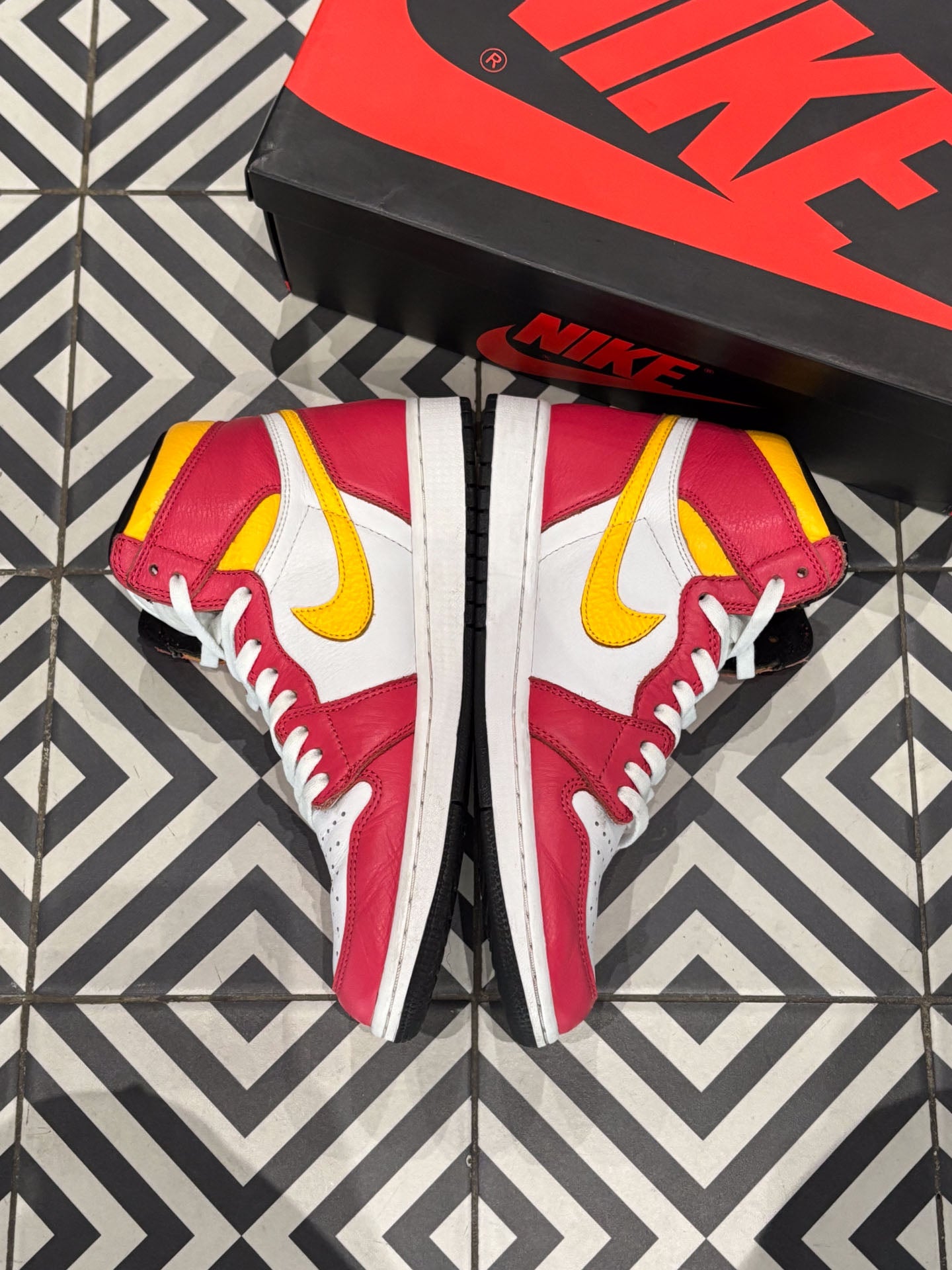 Jordan 1 high Fusion Red (Taille 44)