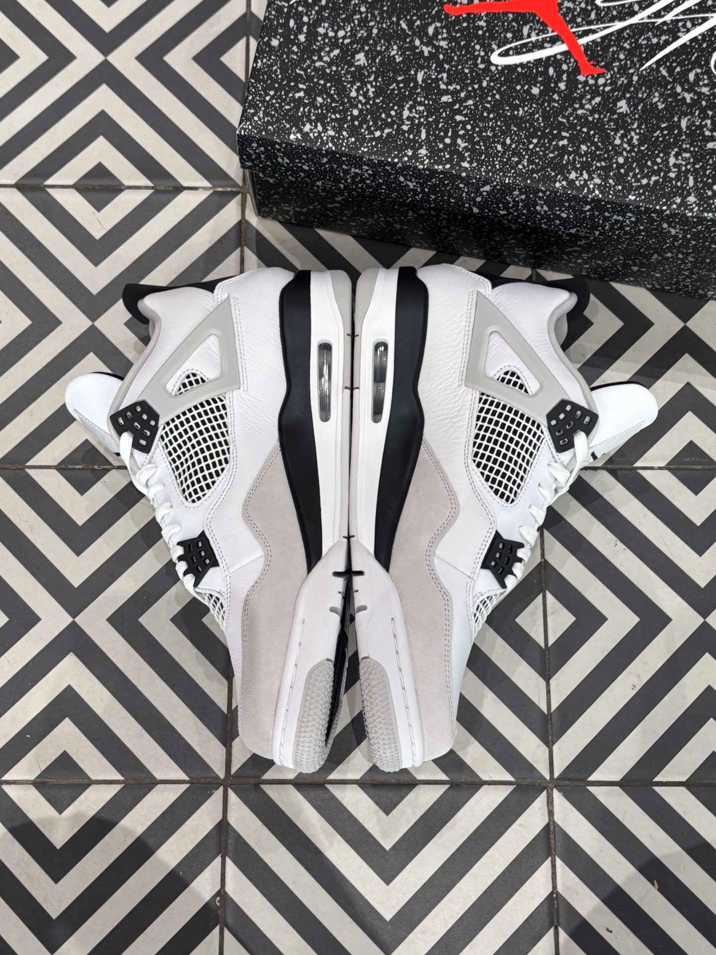 Jordan 4 Military Black (Taille 46)
