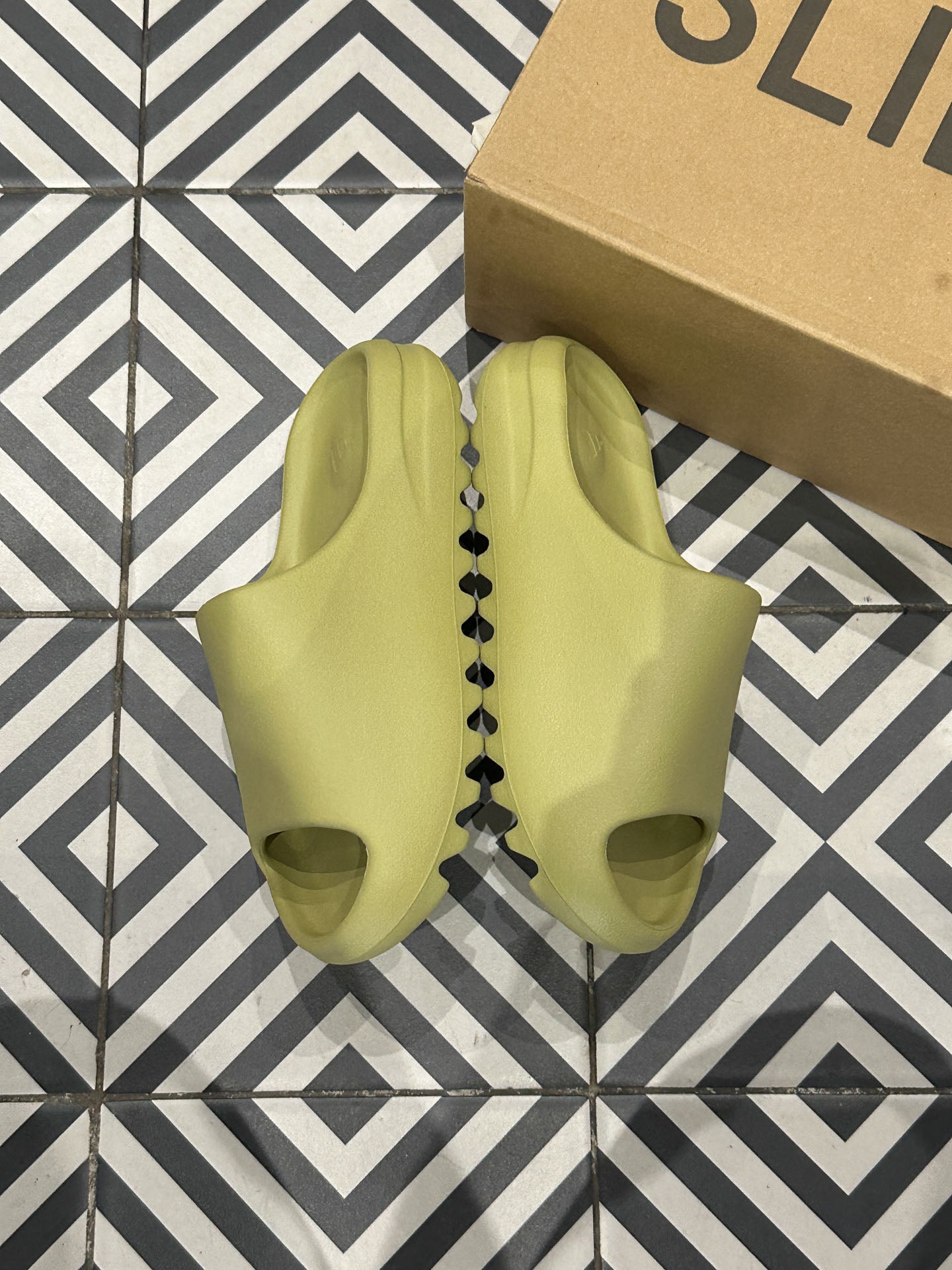 Yeezy Slide Resin (Taille 39)