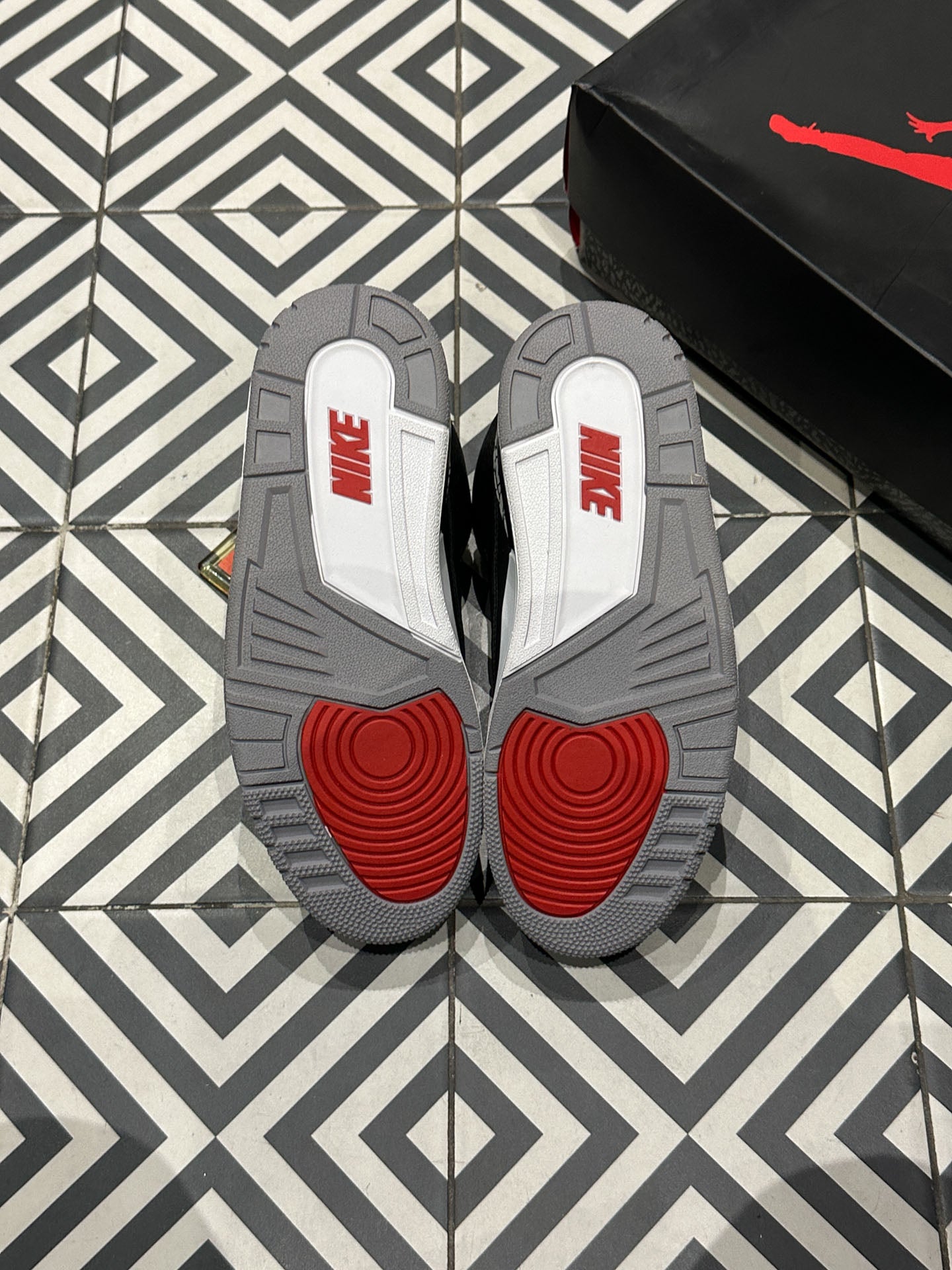 Jordan 3 Black Cement (Taille 41)