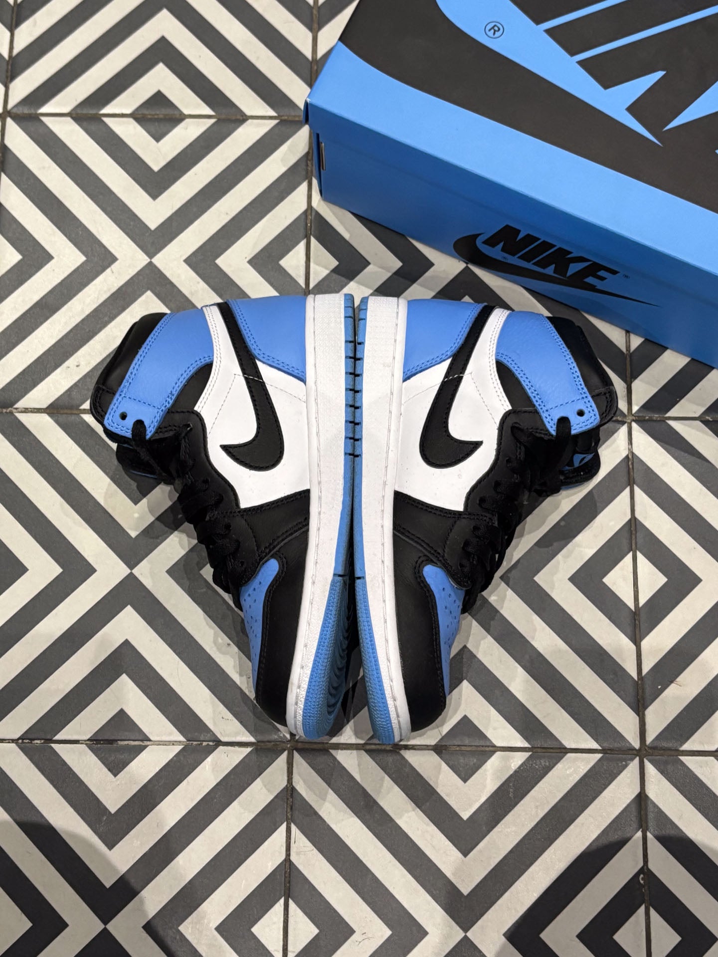 Jordan 1 High UNC Toe (Taille 38,5)