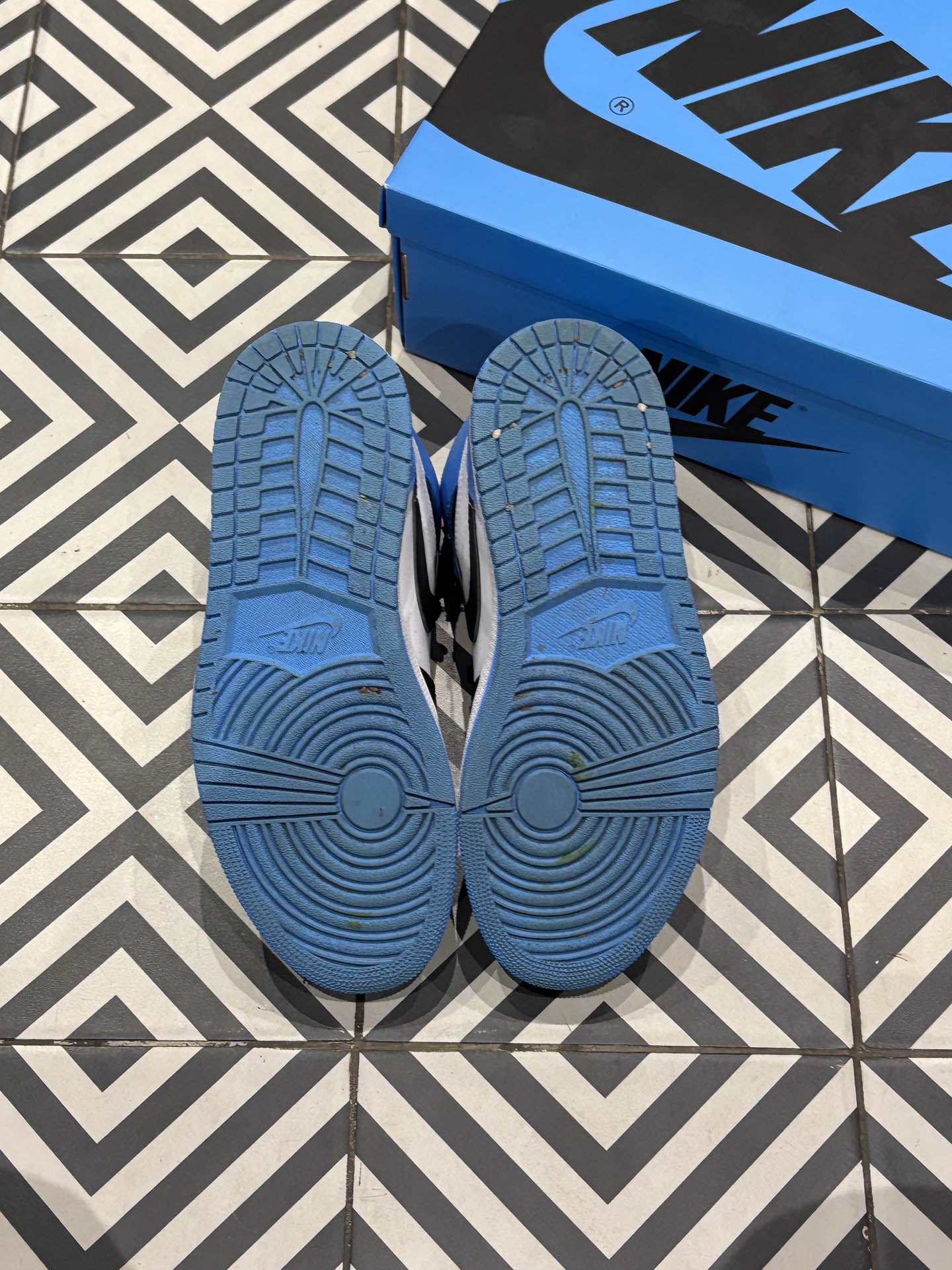 Jordan 1 High UNC Toe (Taille 38,5)