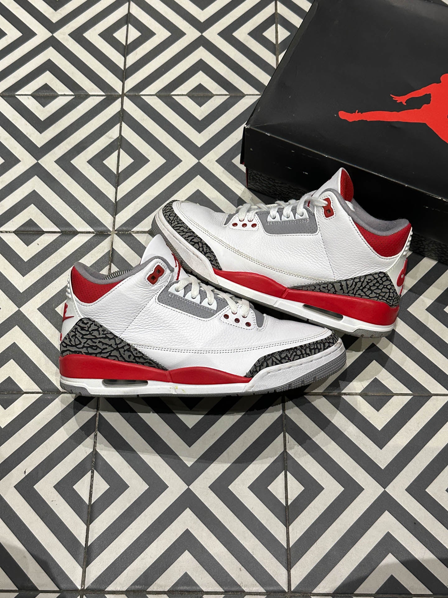 Jordan 3 Fire Red (Taille 42)
