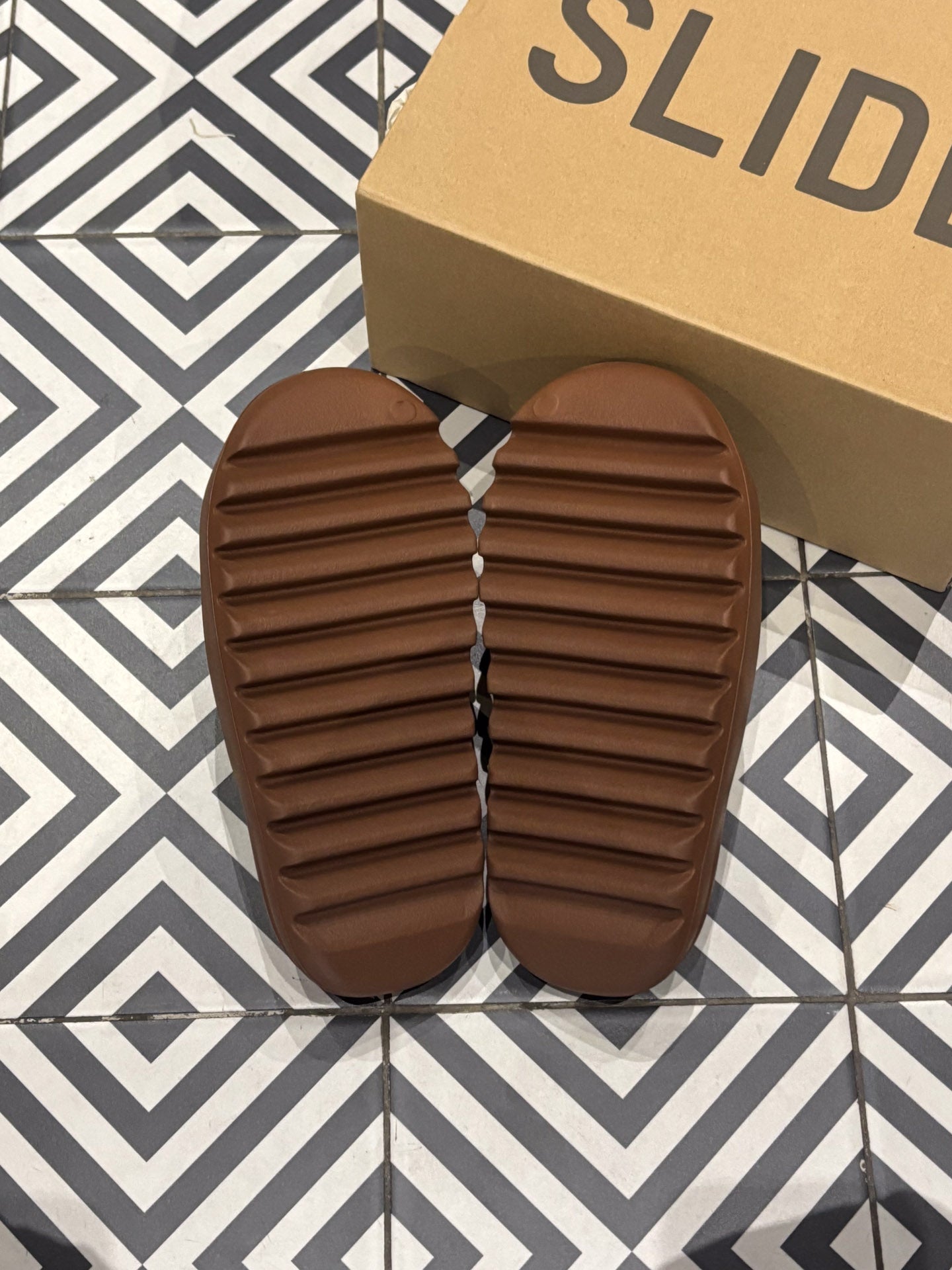 Yeezy Slide Flax (Taille 40,5)