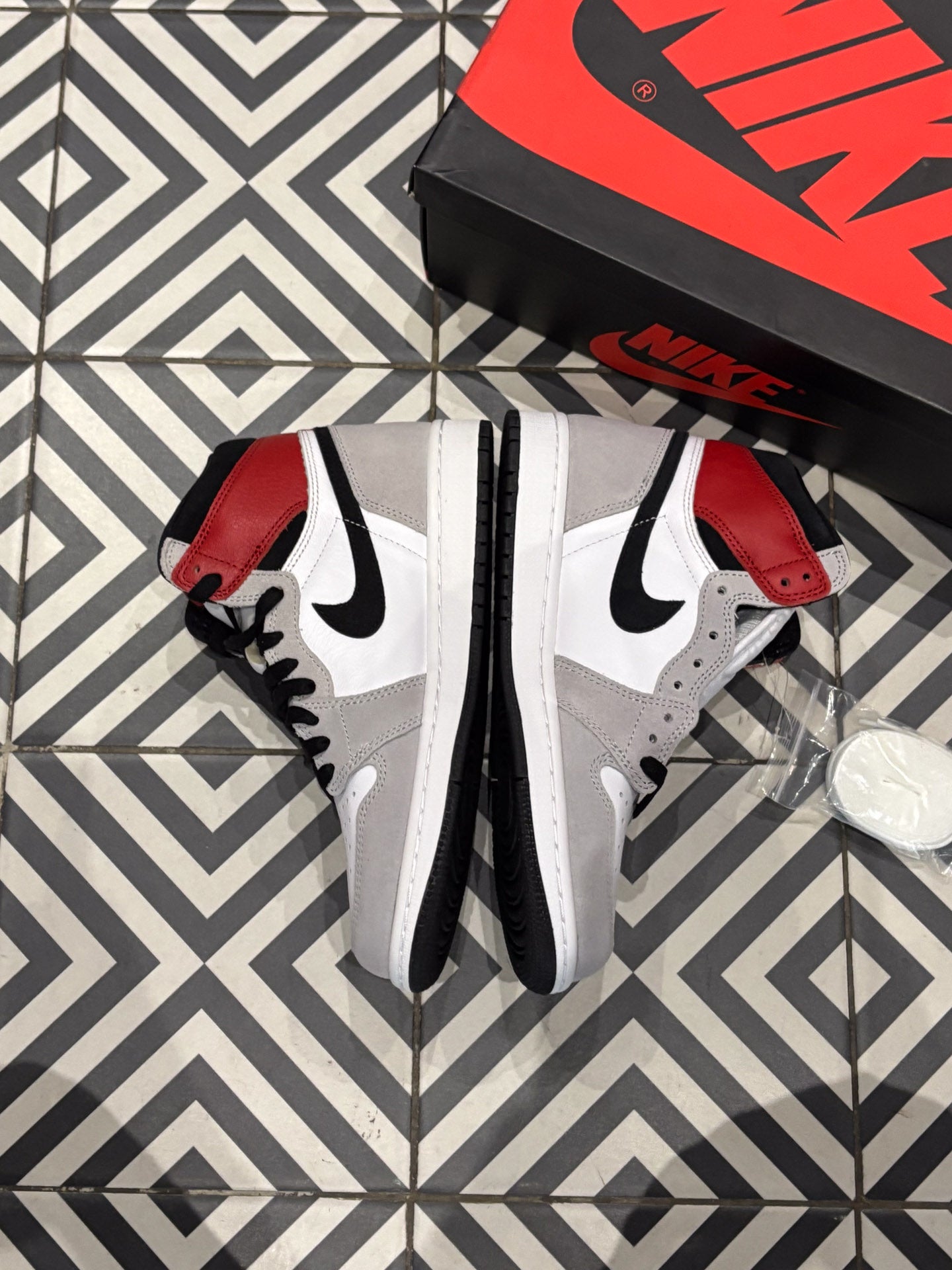 Jordan 1 High Smoke Grey (Taille 40)