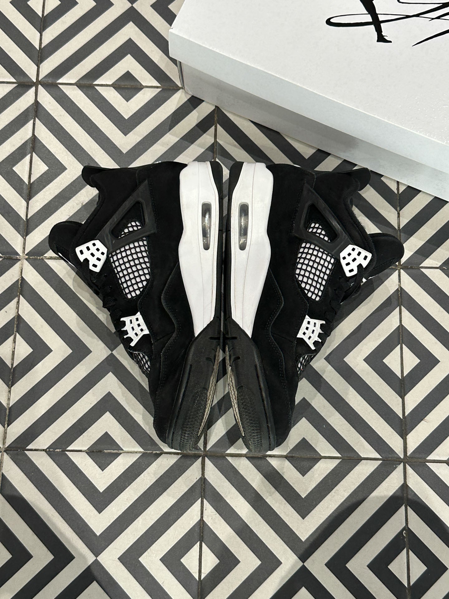 Jordan 4 White Thunder (Taille 44)