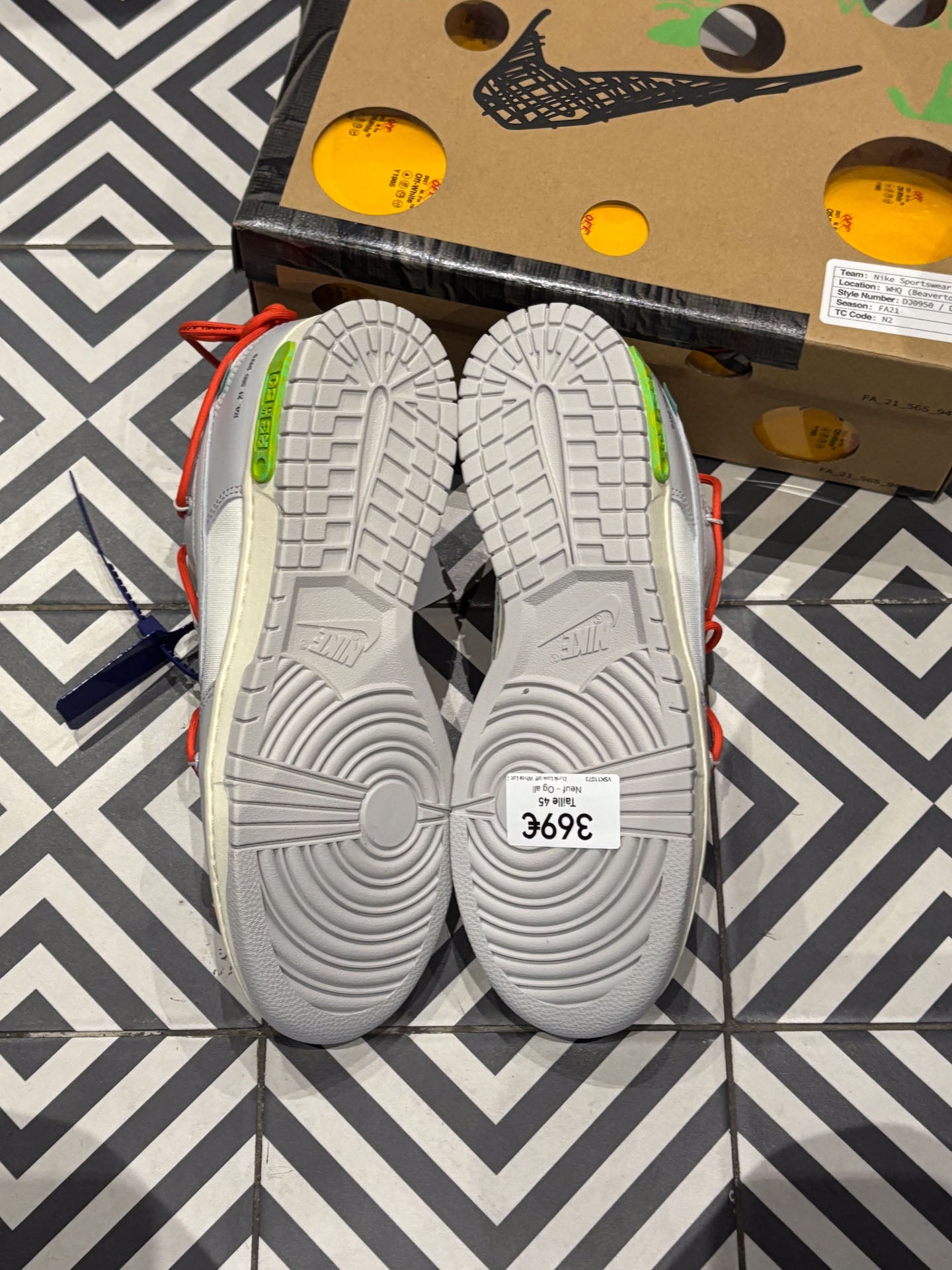 Dunk Low off-White Lot 23/50 (Taille 45)