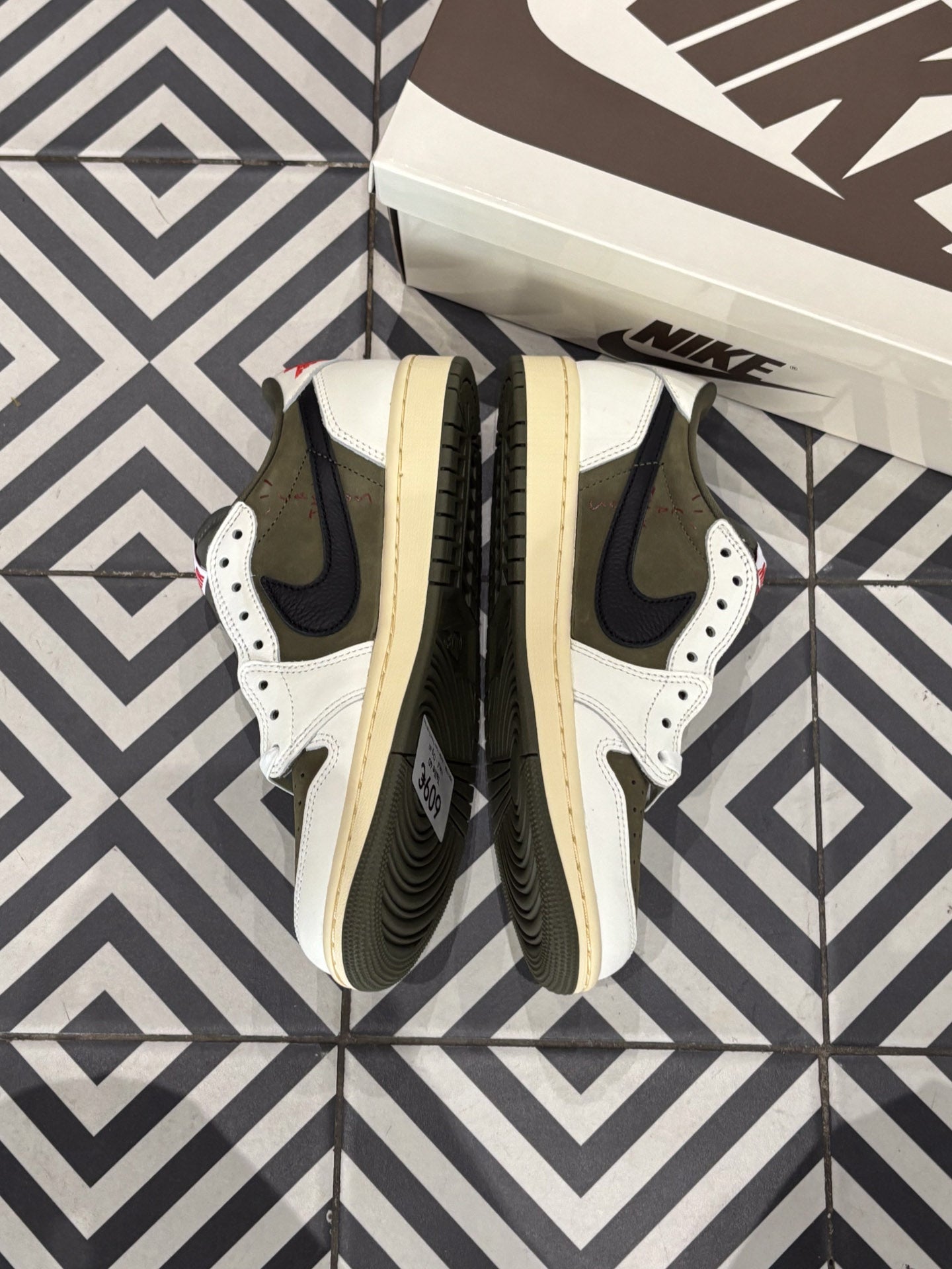 Jordan 1 Low Travis Scott Medium Olive (Taille 40)
