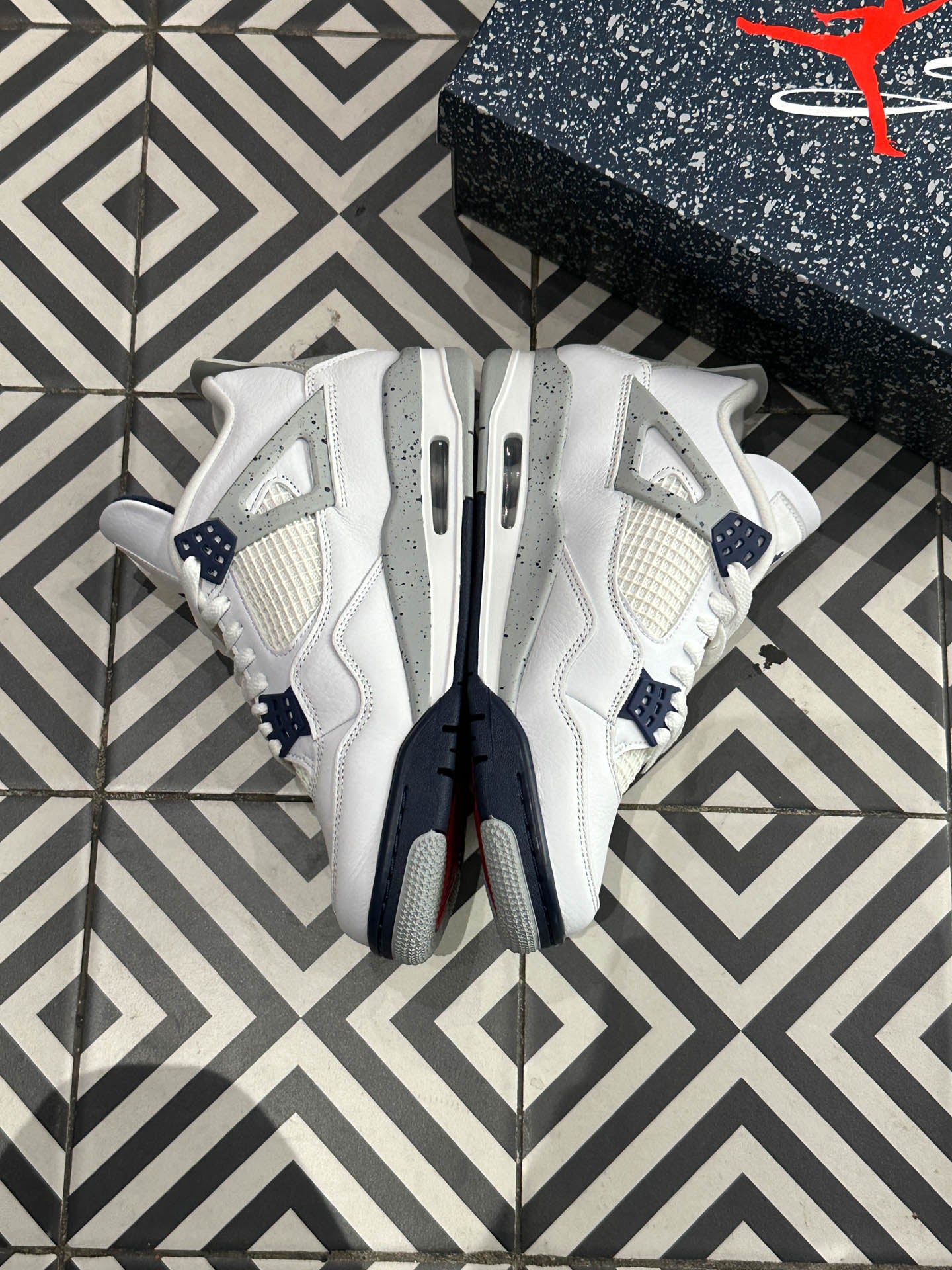 Jordan 4 Midnight Navy (Taille 42,5)