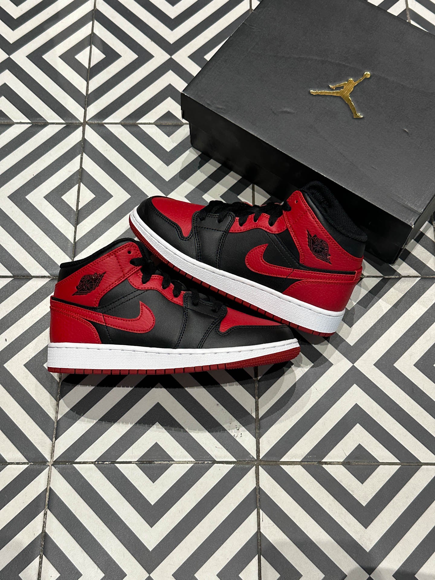 Jordan 1 Mid Bred GS (Taille 36,5)