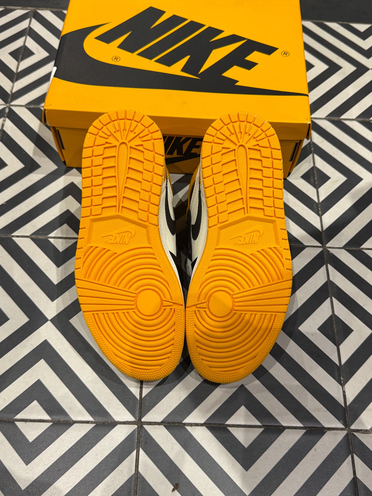 Jordan 1 Taxi (Taille 37,5)