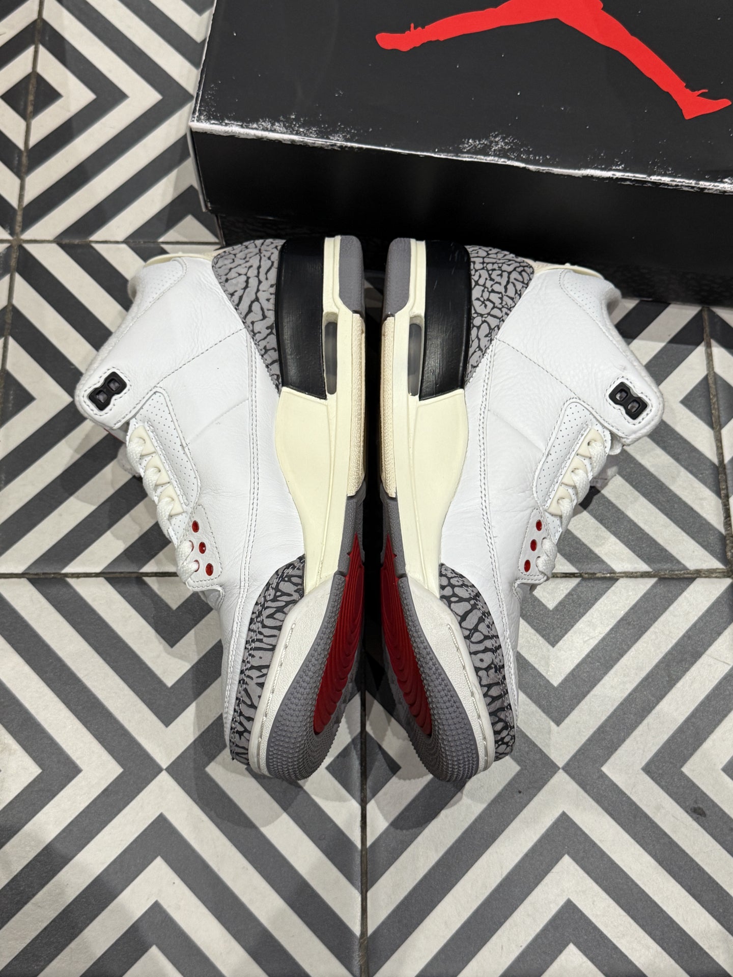 Jordan 3 White Cement Reimagined (Taille 41)