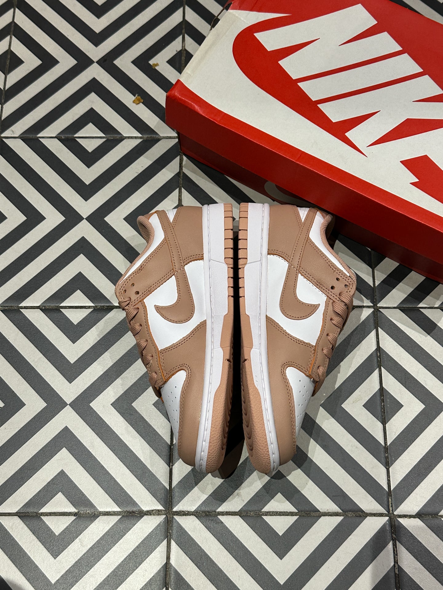 Dunk SB Instant Skateboard (Taille 41)