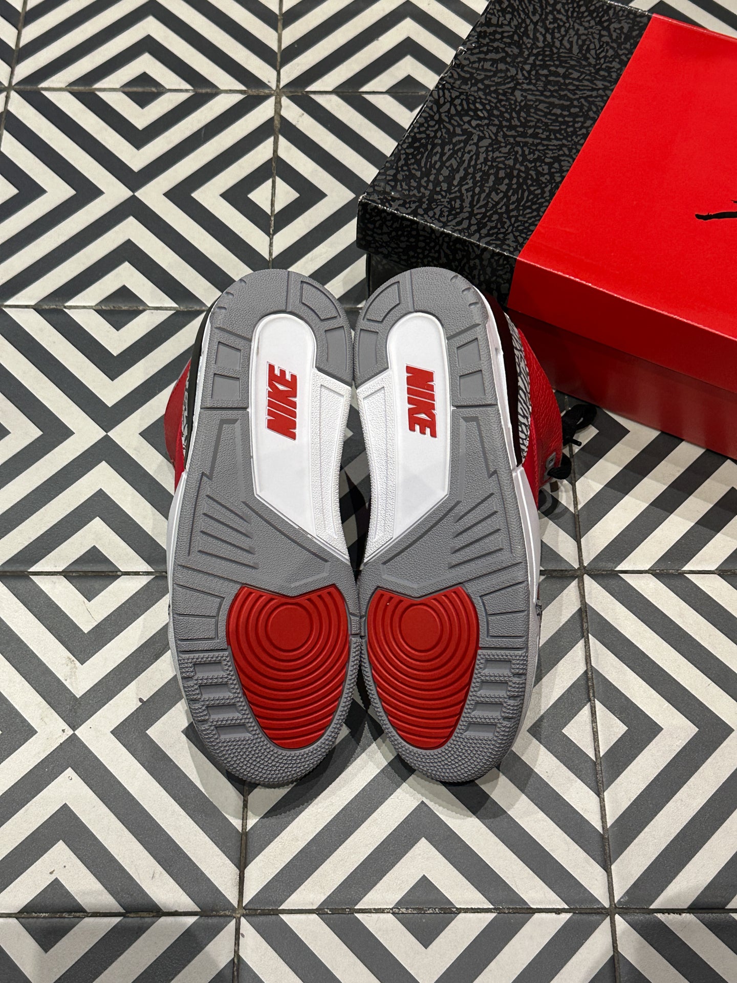 Jordan 3 Fire Red SE Unite (Taille 41)