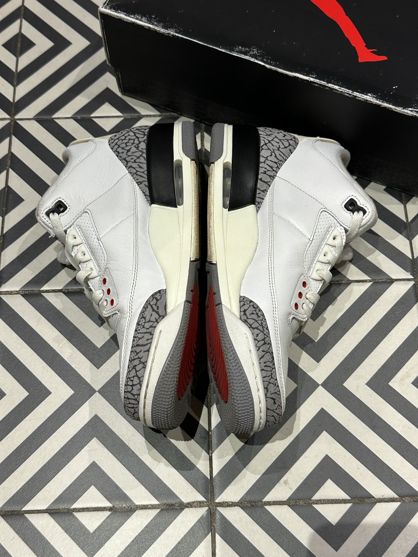 Jordan 3 White Cement Reimagined (Taille 44)