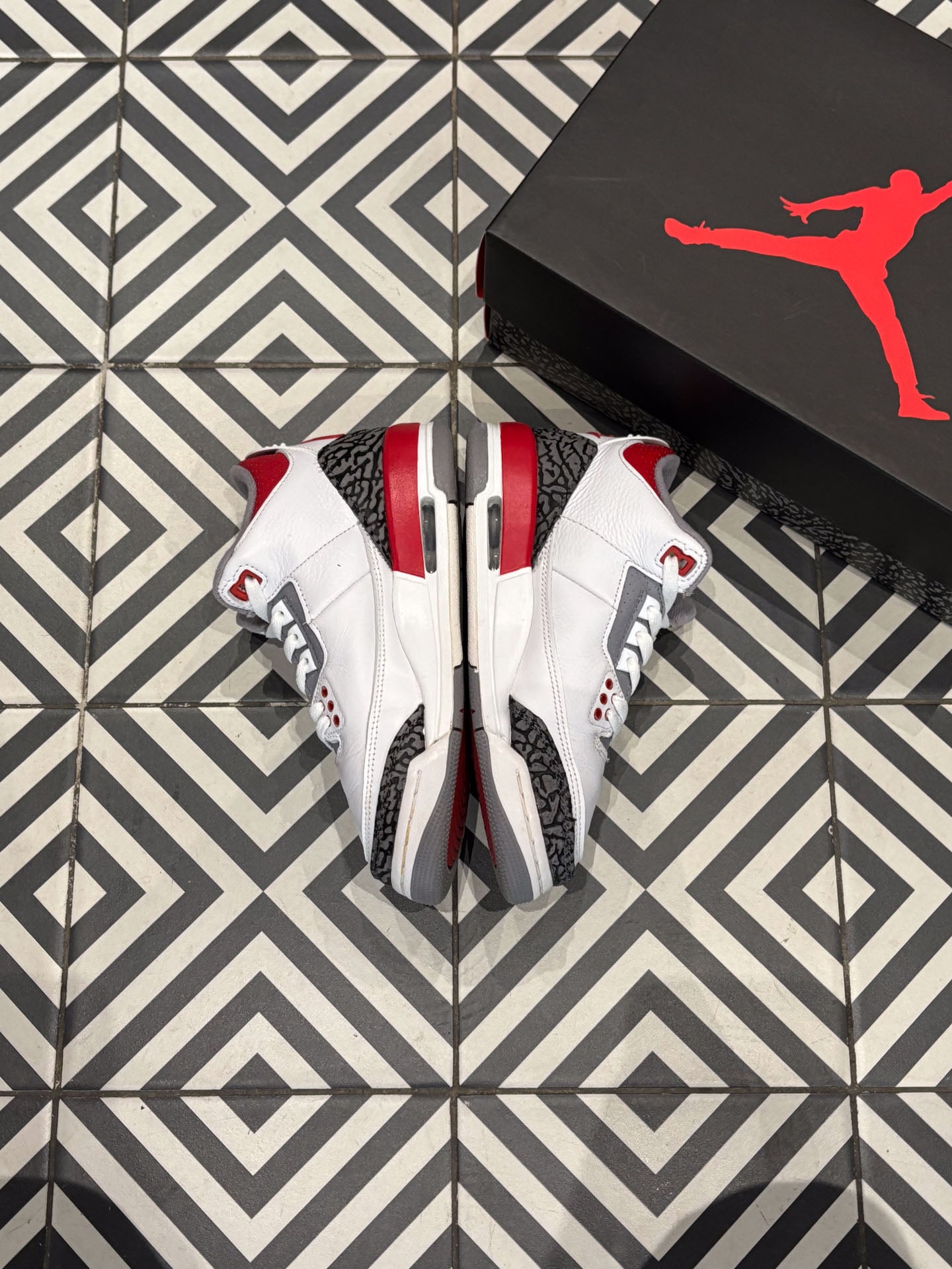 Jordan 3 Fire Red GS (Taille 37,5)