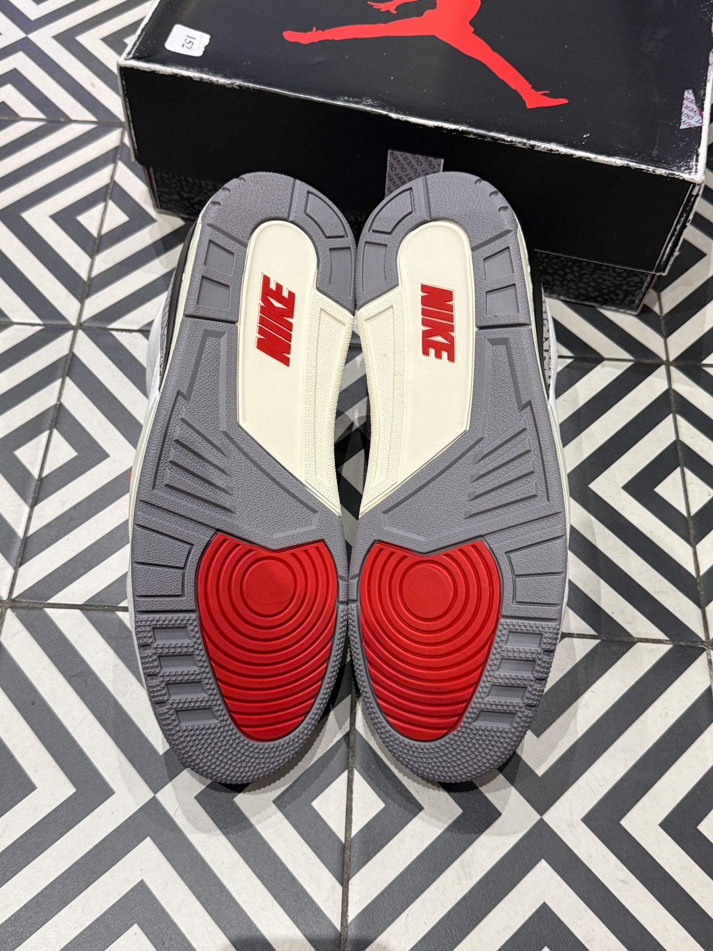 Jordan 3 White Cement Reimagined (Taille 45,5)