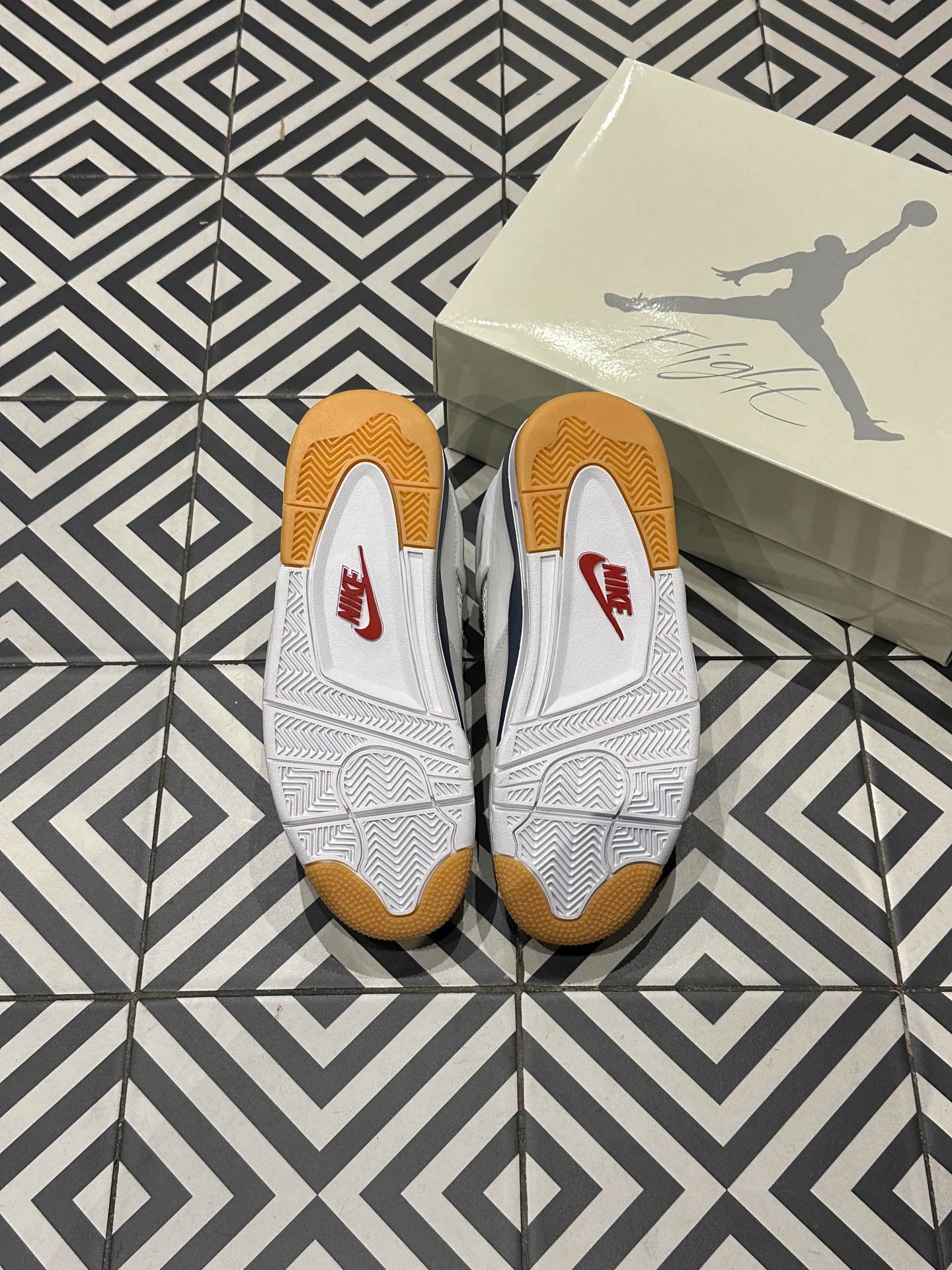 Jordan 4 SB Navy (Taille 46)