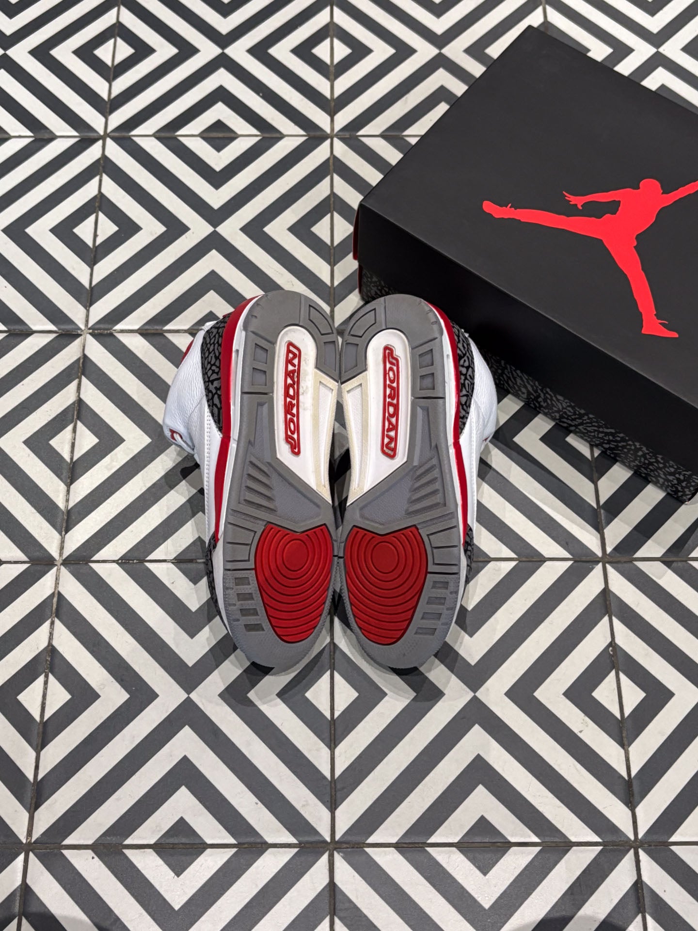 Jordan 3 Fire Red GS (Taille 37,5)