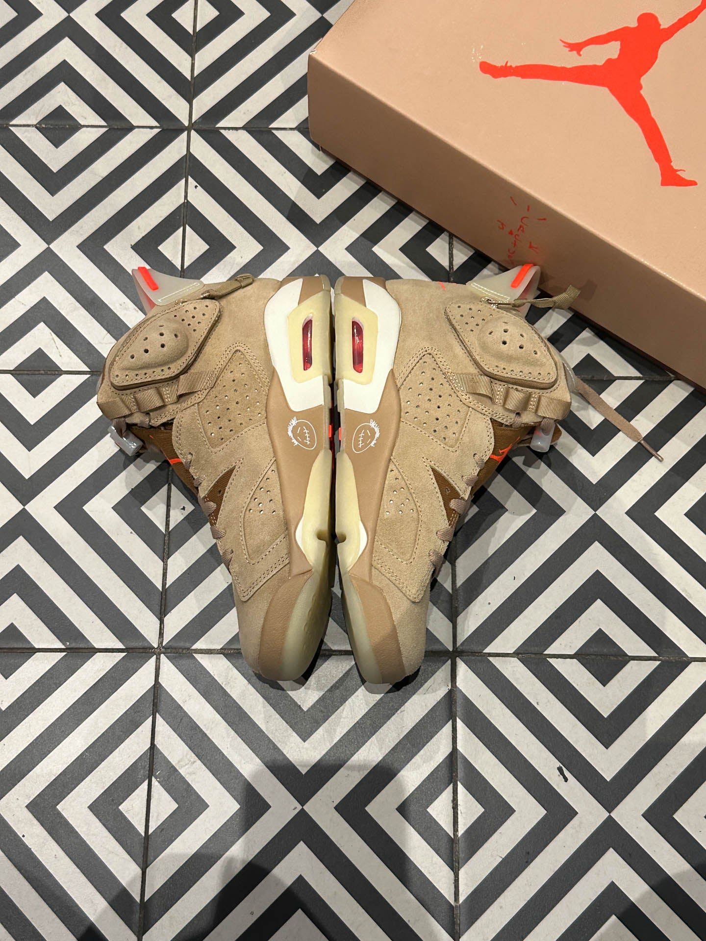 Jordan 6 Travis Scott Bristish Kaki (Taille 41)