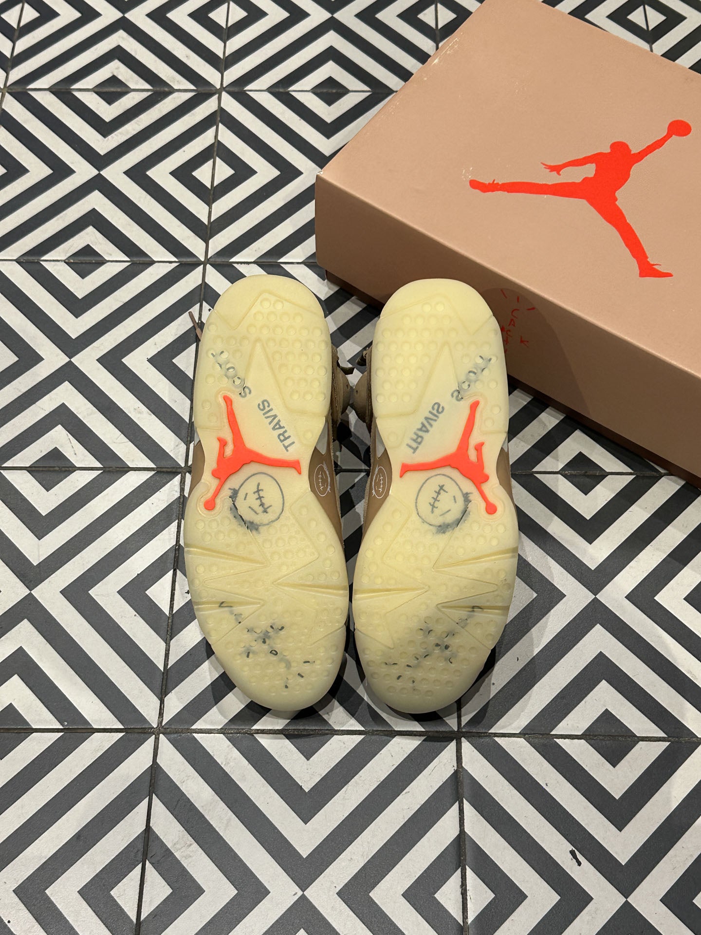 Jordan 6 Travis Scott Bristish Kaki (Taille 41)