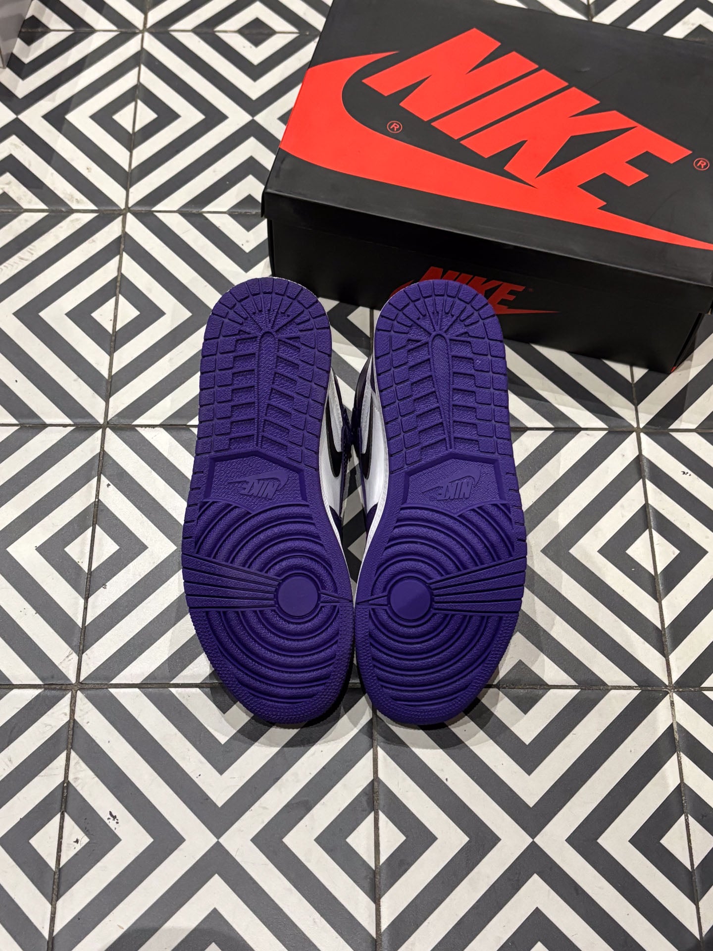 Jordan 1 High Court Purple (Taille 40,5)