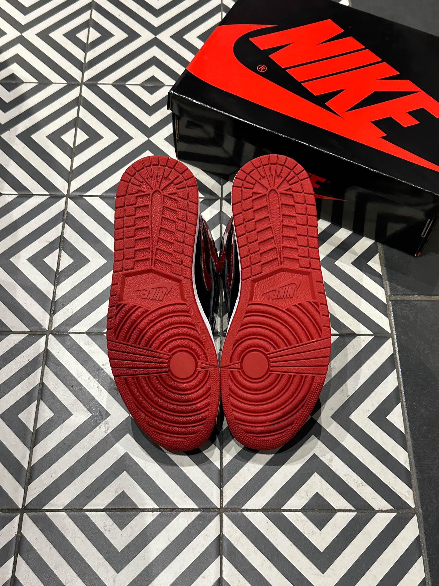 Jordan 1 High Patent Bred (Taille 40,5)