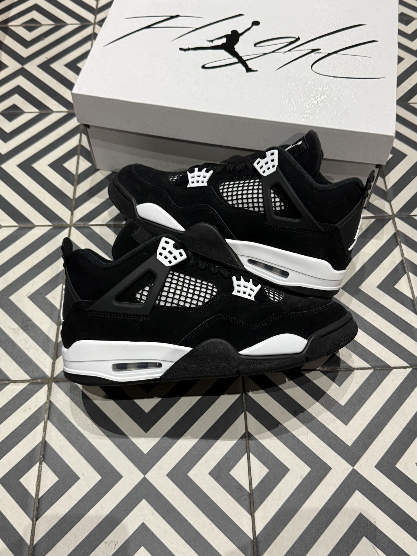 Jordan 4 White Thunder (Taille 43)