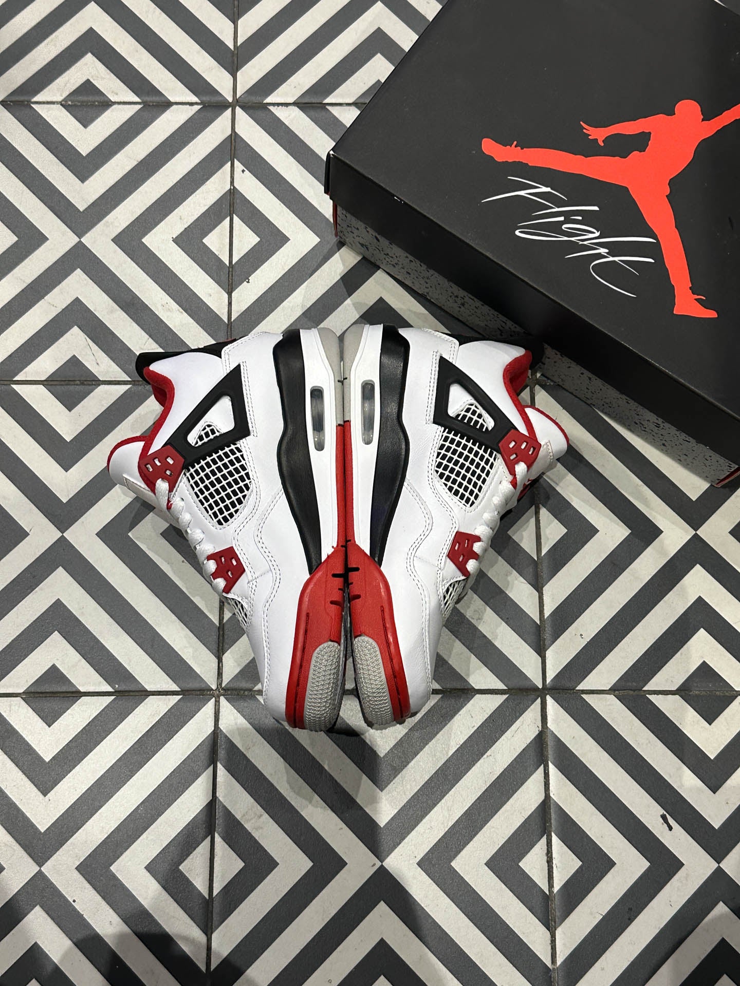 Jordan 4 Fire Red GS (Taille 36)