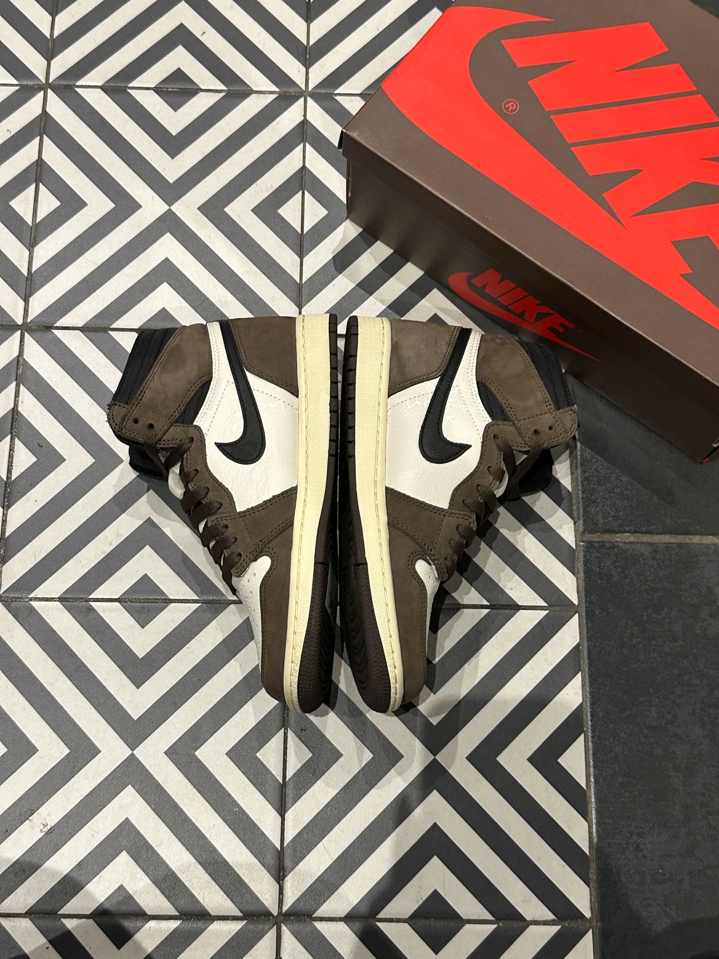Jordan 1 High Travis Scott Mocha (Taille 40,5)