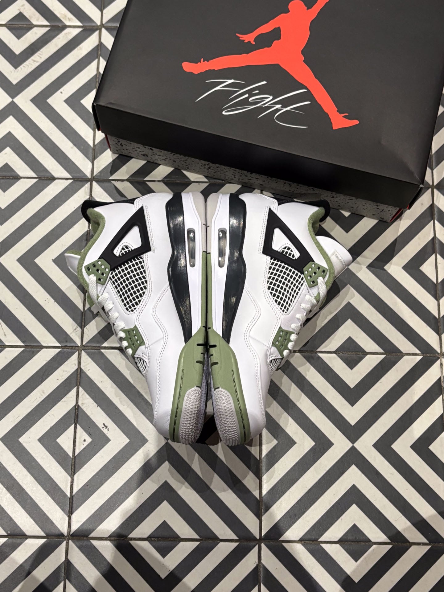 Jordan 4 Seafoam (Taille 40,5)