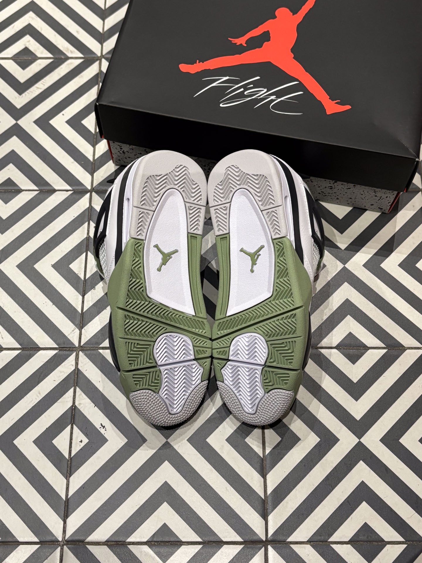Jordan 4 Seafoam (Taille 40,5)