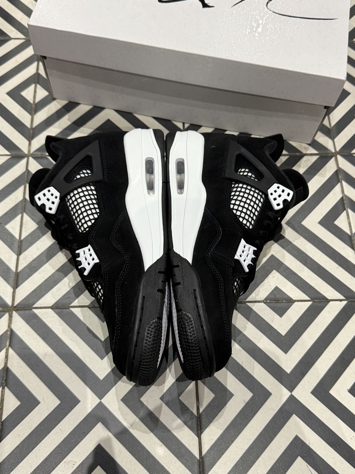 Jordan 4 White Thunder (Taille 43)