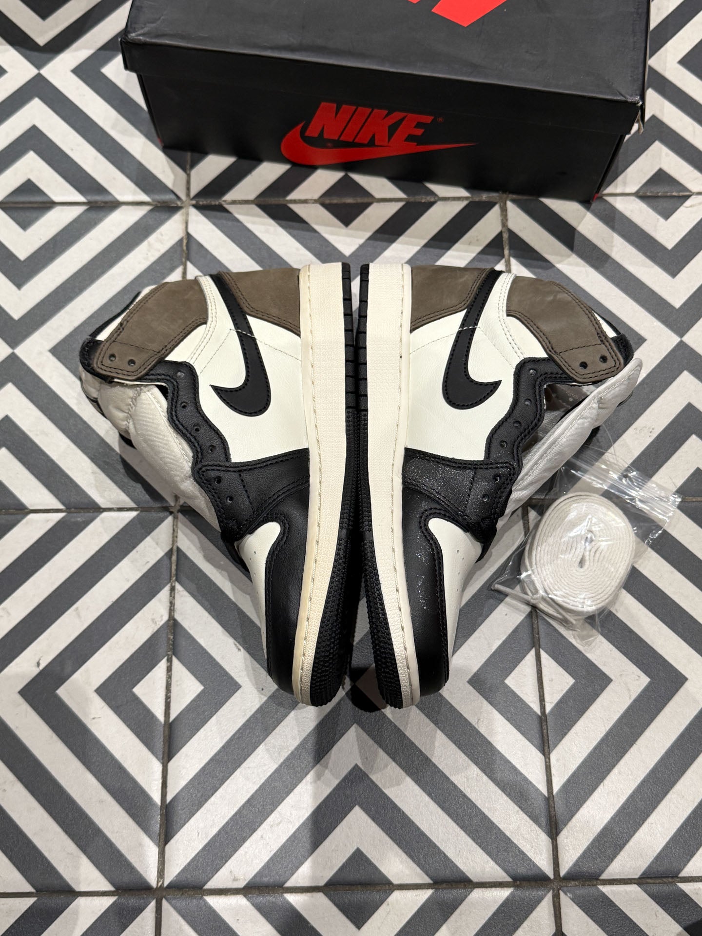 Jordan 1 High Mocha GS (Taille 36)