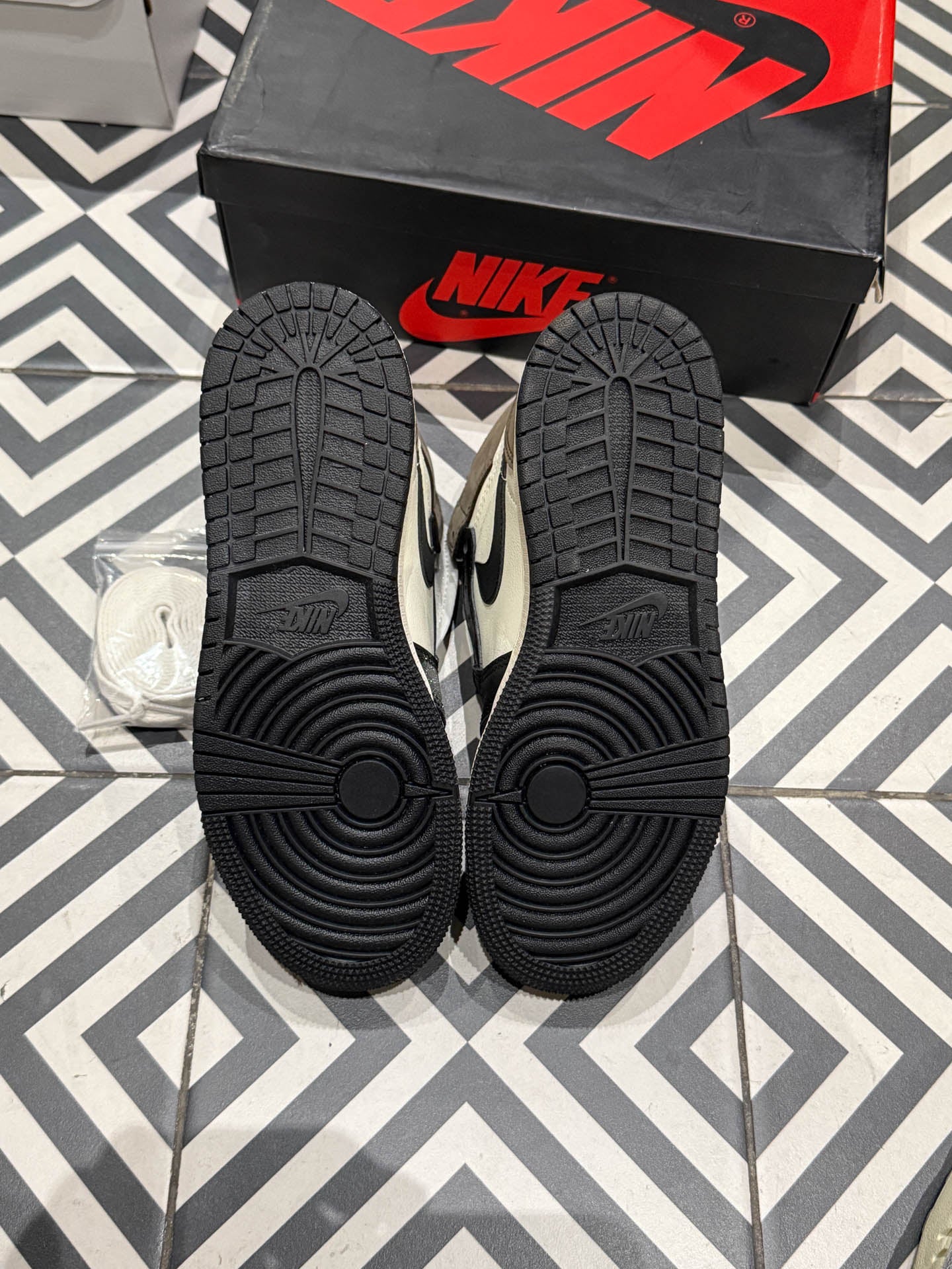Jordan 1 High Mocha GS (Taille 36)