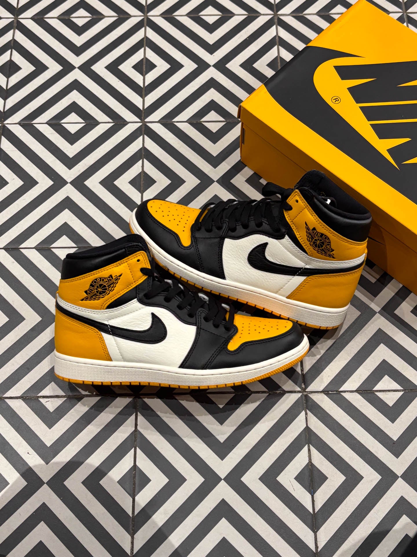 Jordan 1 High Taxi Taille 44 SwaveKiqs