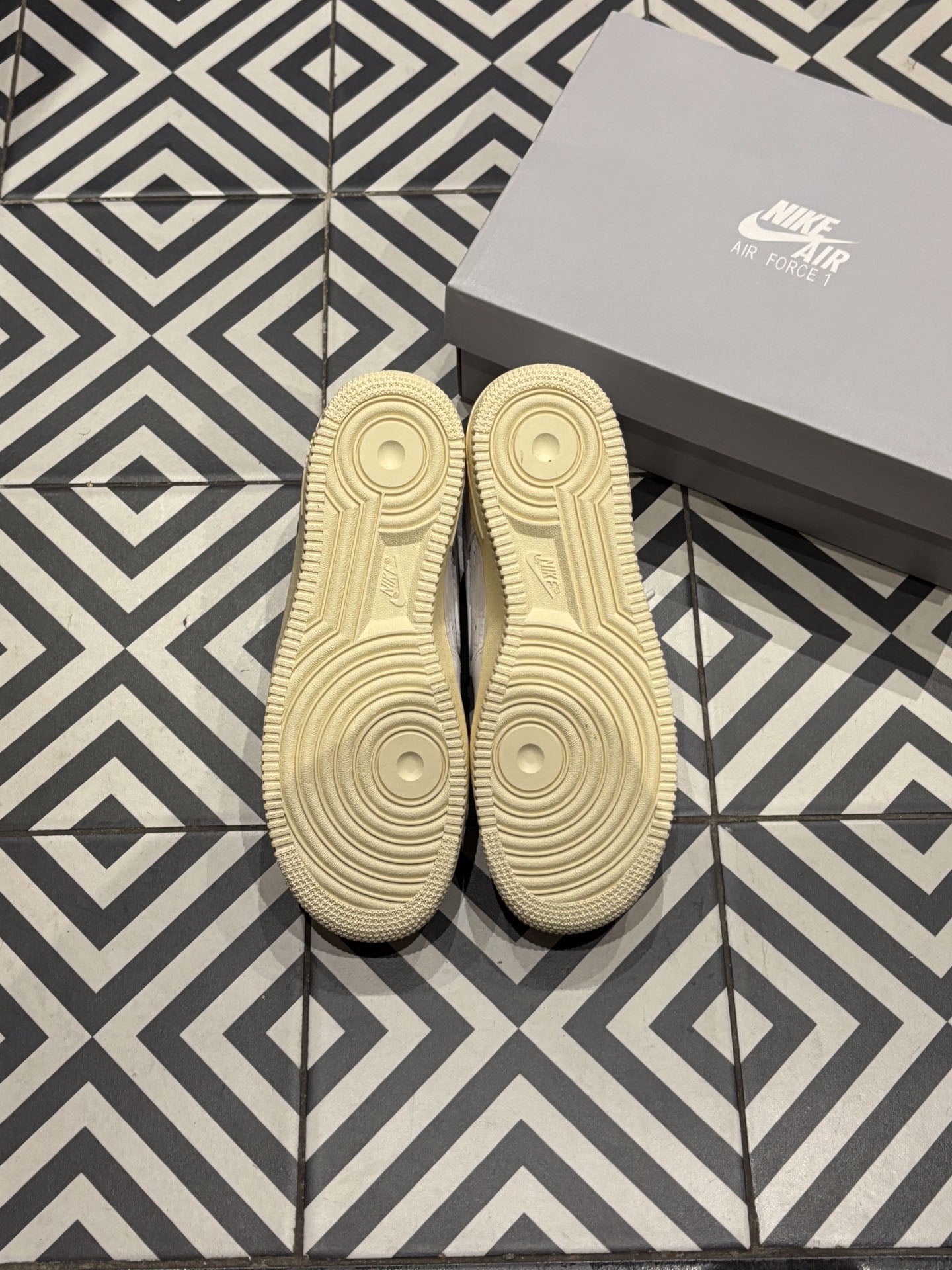 Air Force 1 Kith Paris (Taille 38,5)