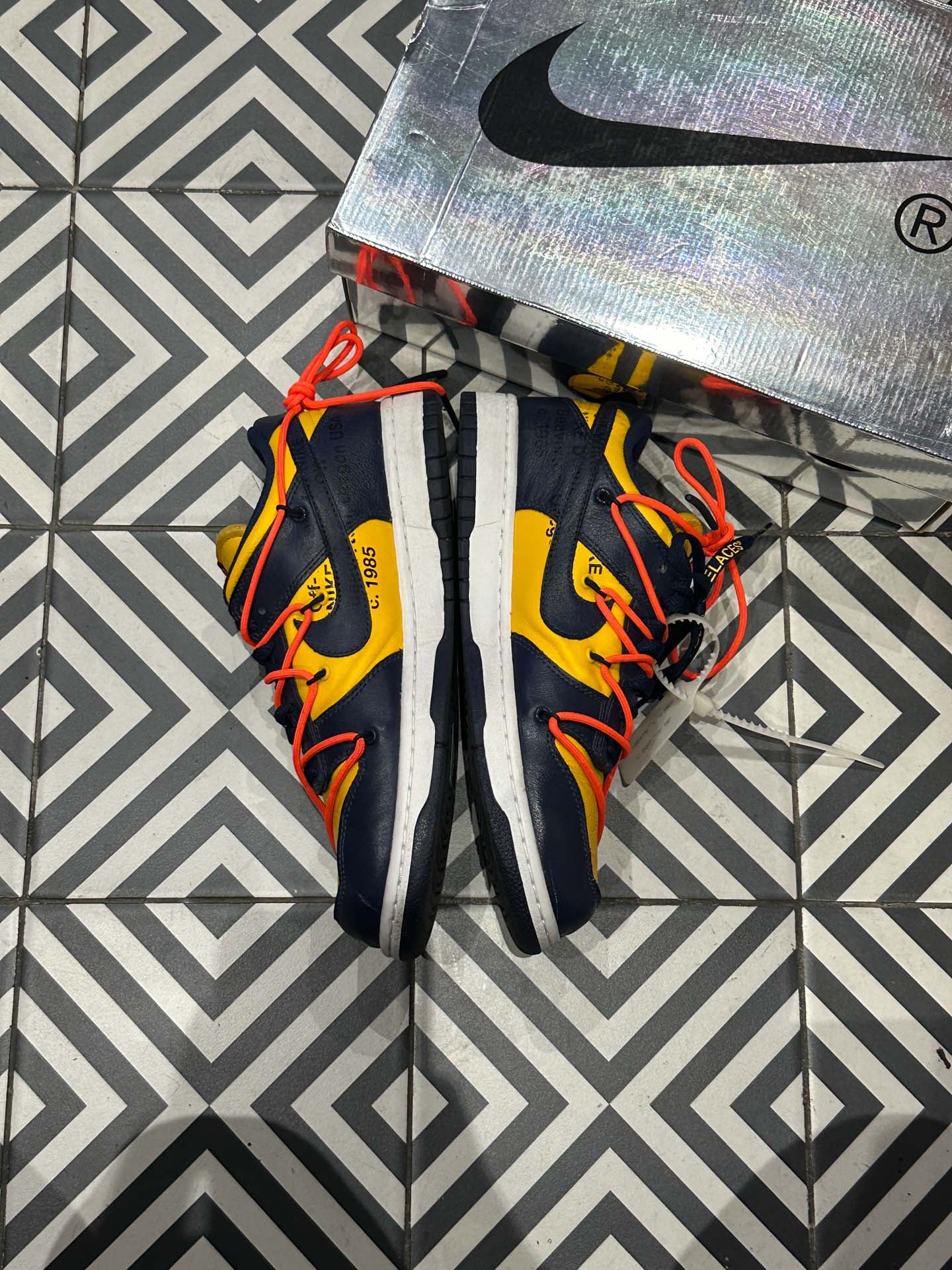 Dunk Low-White Michigan (Taille 43)