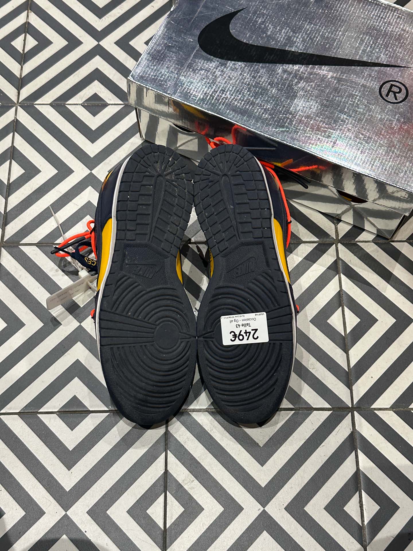Dunk Low-White Michigan (Taille 43)