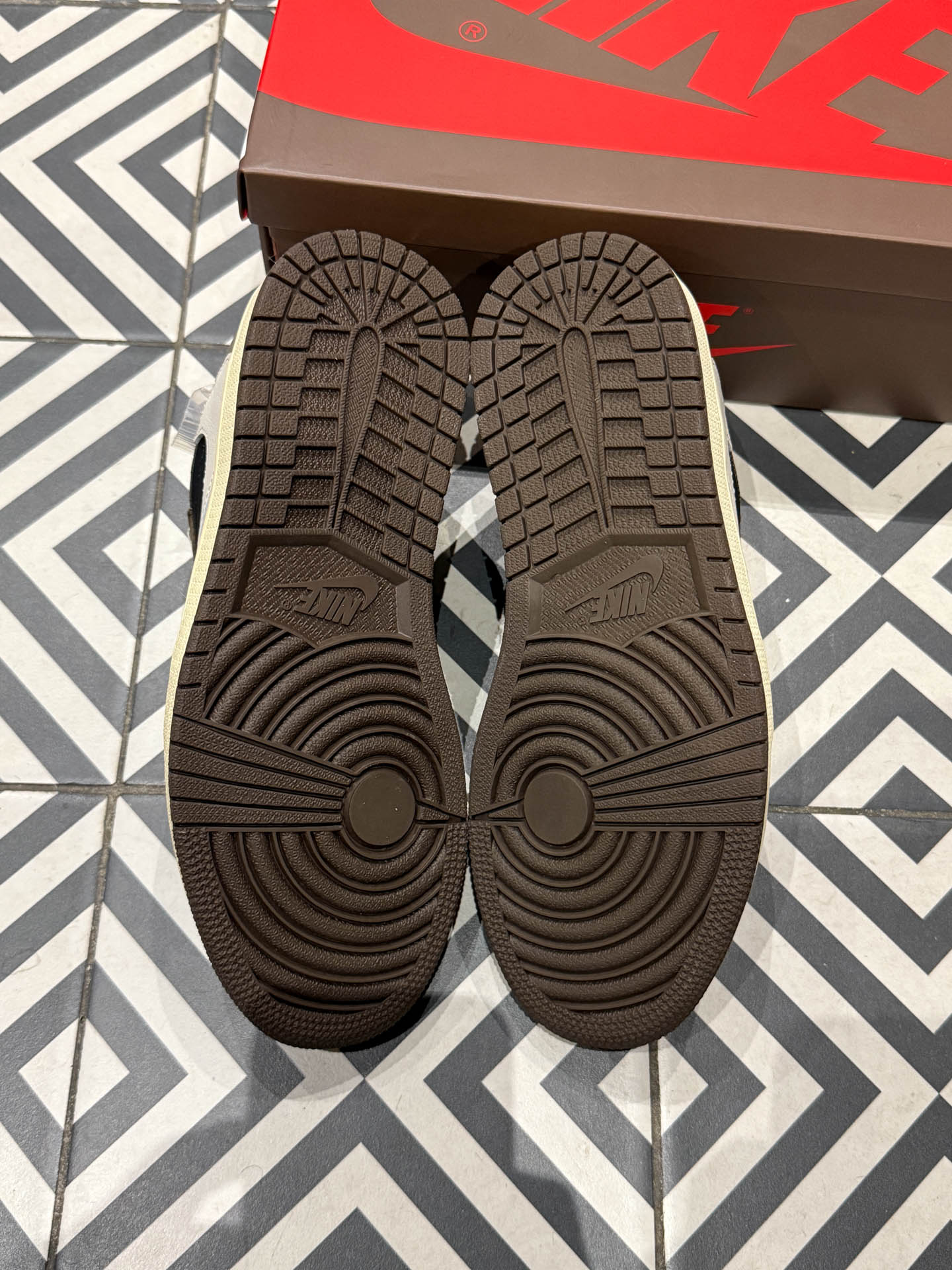 Jordan 1 Low Travis Scott Mocha (Taille 40)