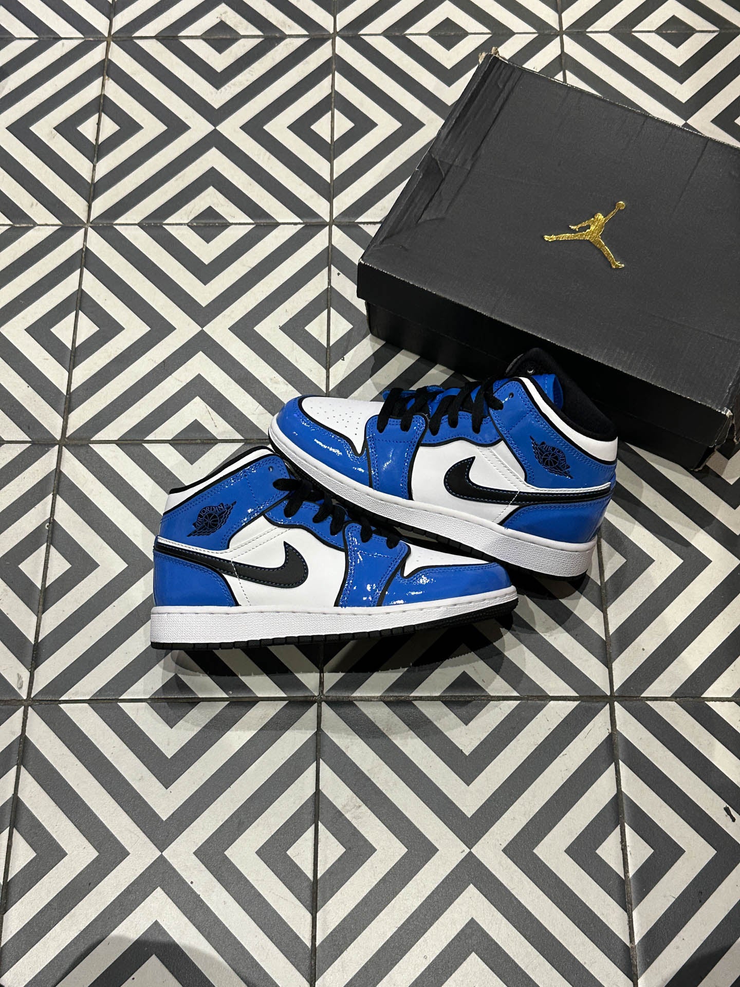 Jordan 1 Mid GS (Taille 36)