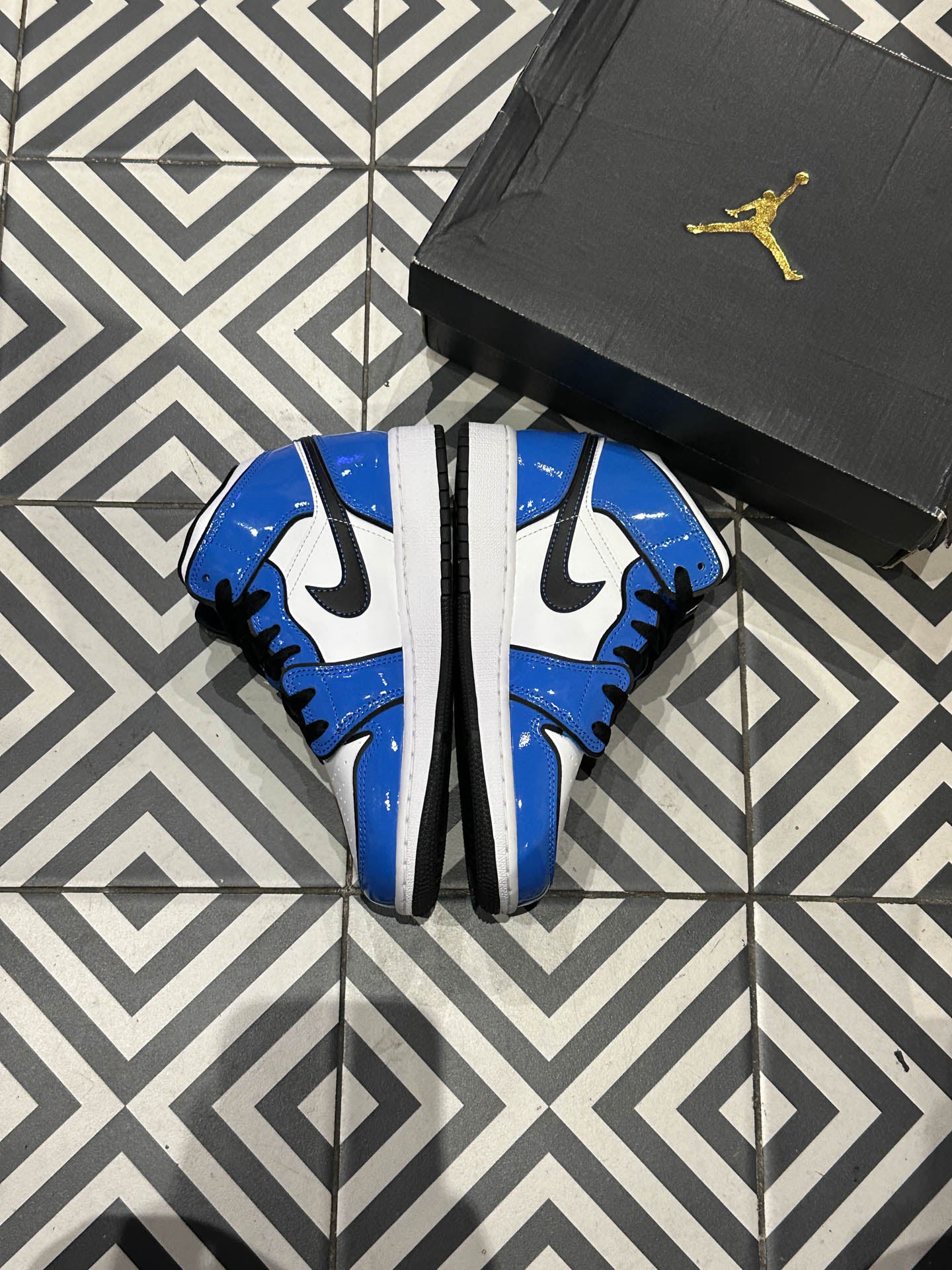 Jordan 1 Mid GS (Taille 36)