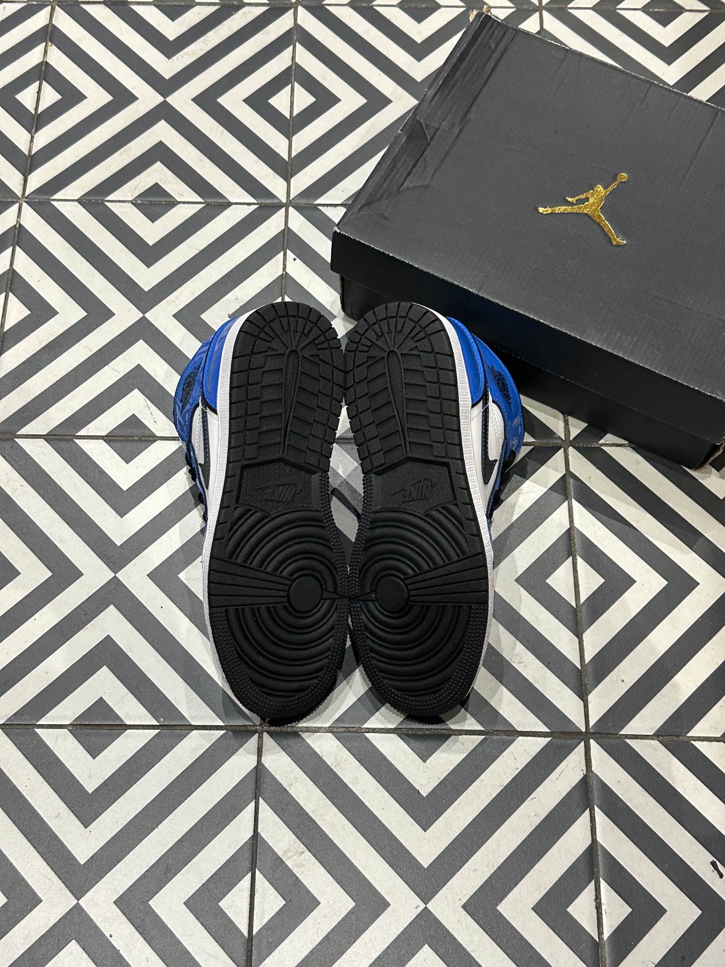 Jordan 1 Mid GS (Taille 36)