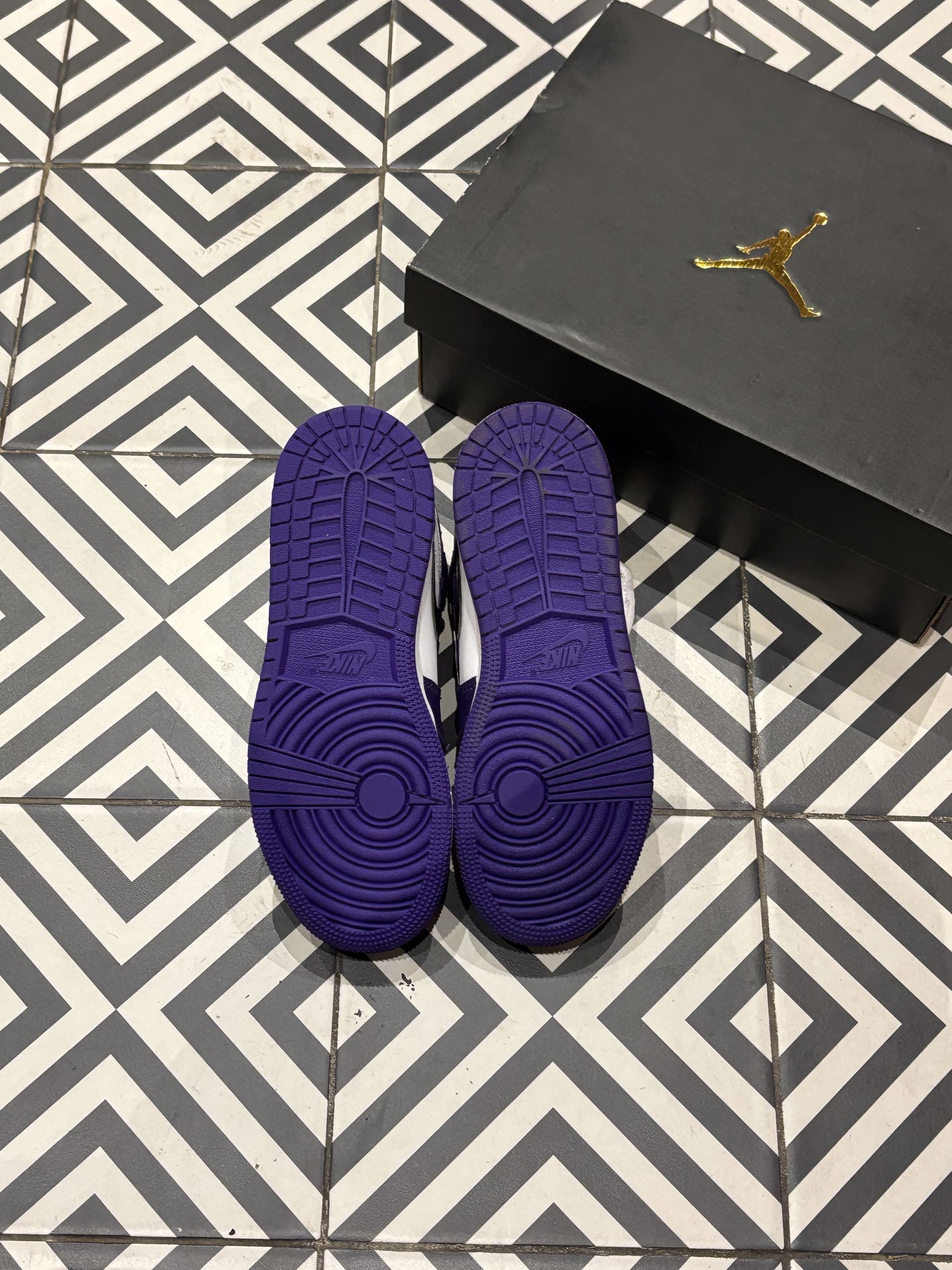 Jordan 1 high Court Purple GS (Taille 36)