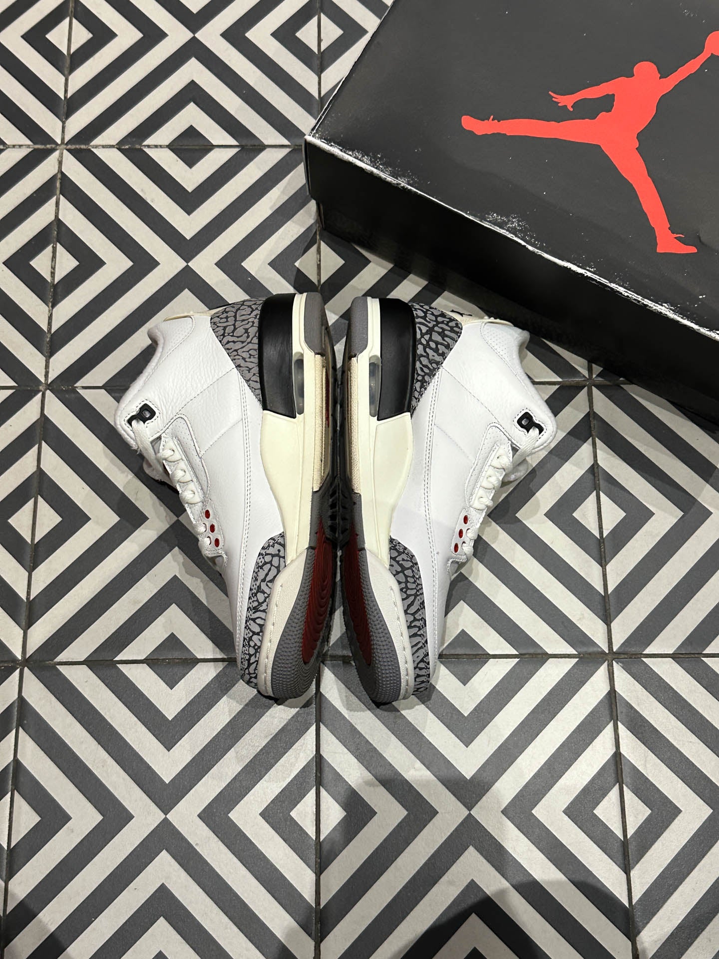 Jordan 3 White Cement Reimagined (Taille 41)